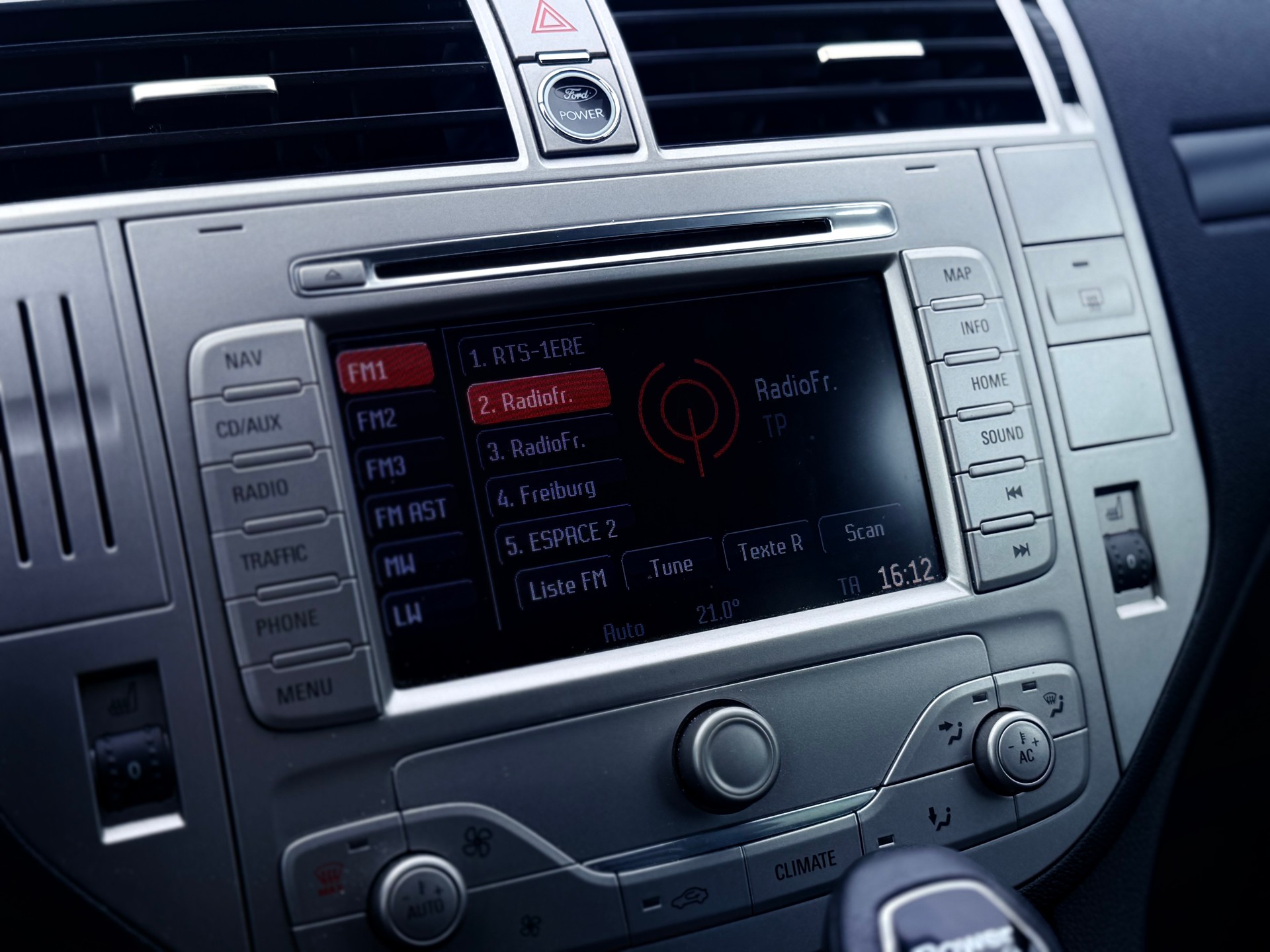 FORD Kuga 2.0 TDCi Titanium 4WD PowerShift-image-11