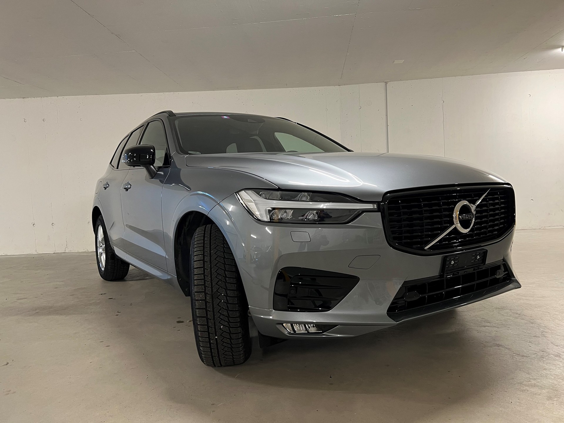 VOLVO XC60 B4 Diesel Mild Hybrid AWD R-Design Geartronic-image-0