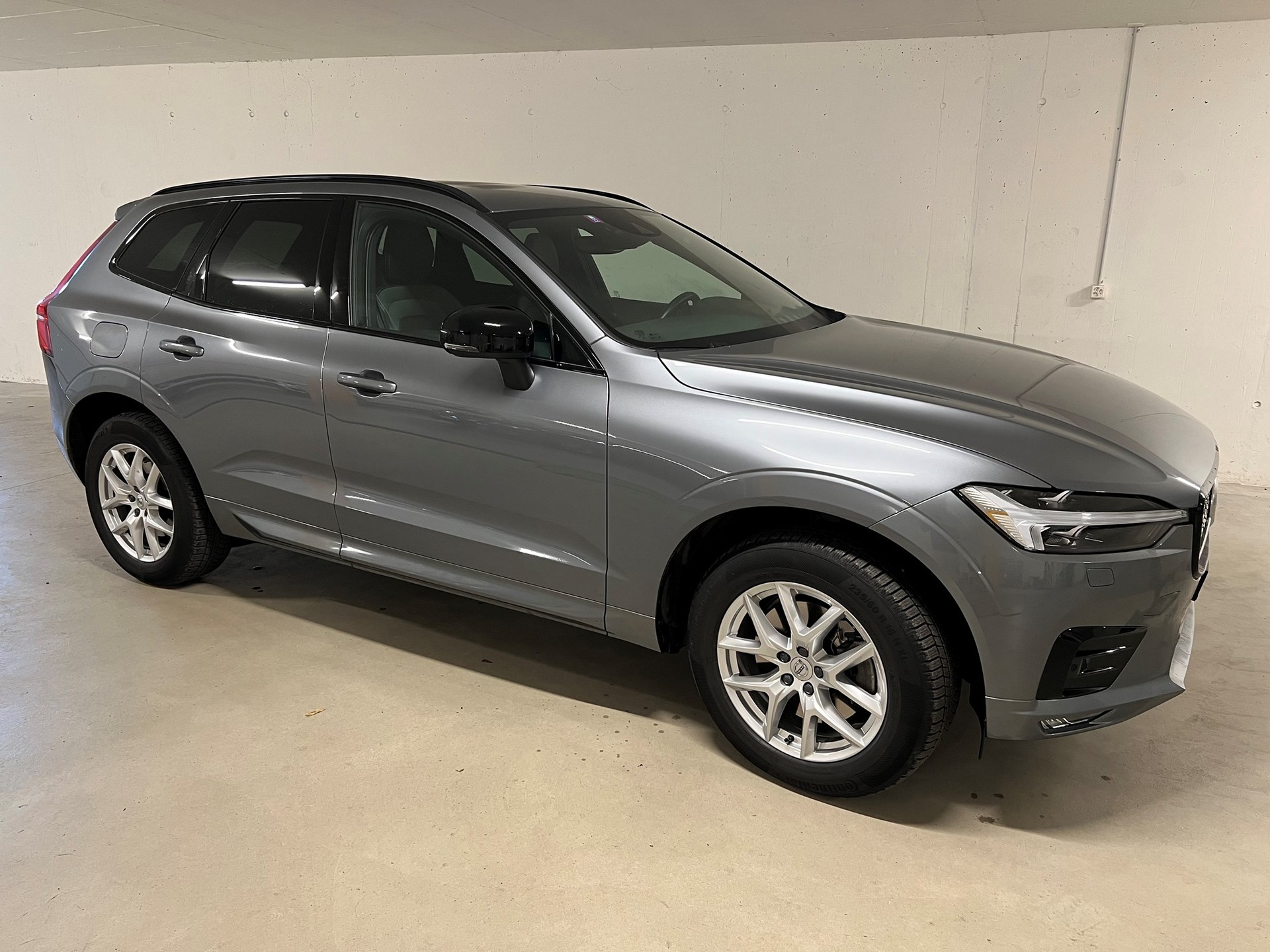 VOLVO XC60 B4 Diesel Mild Hybrid AWD R-Design Geartronic-image-2