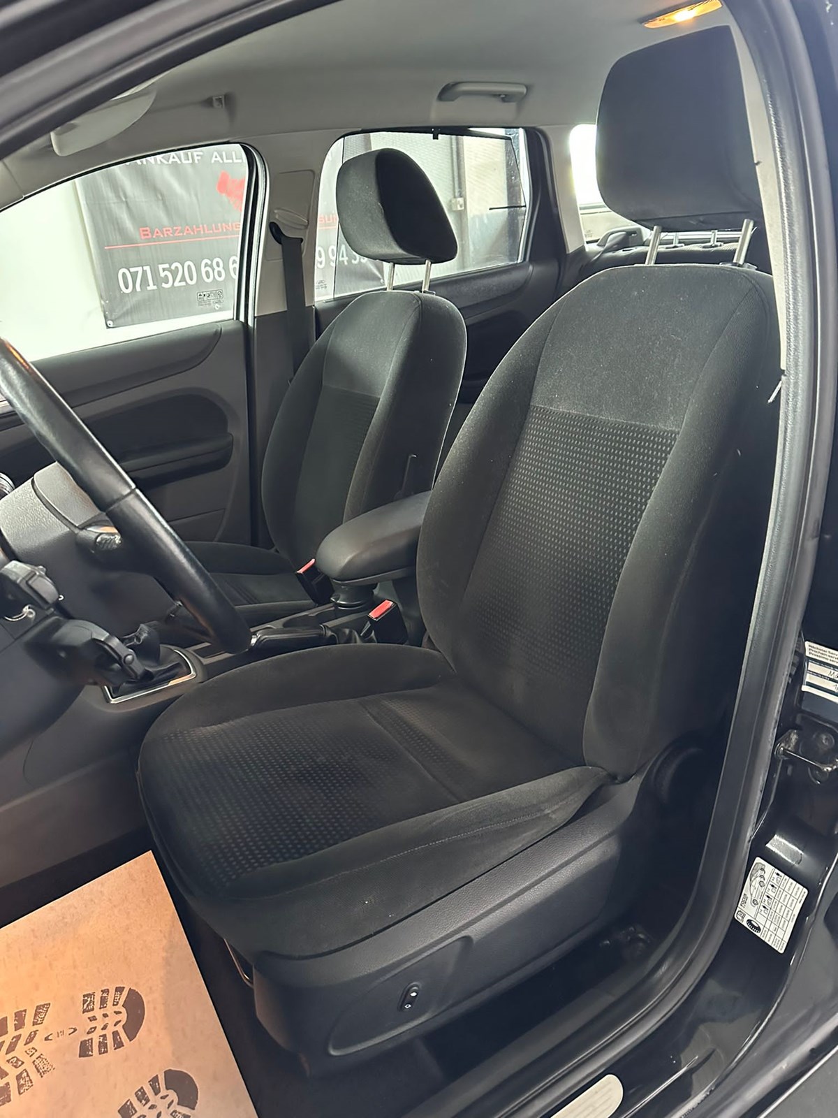 FORD Focus 2.0 TDCi Ghia-image-11
