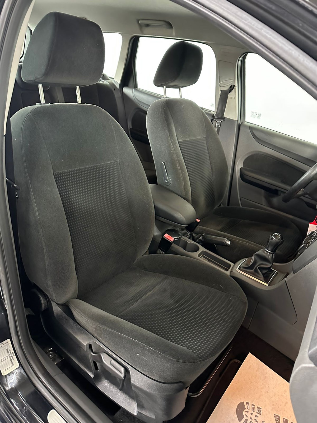 FORD Focus 2.0 TDCi Ghia-image-16