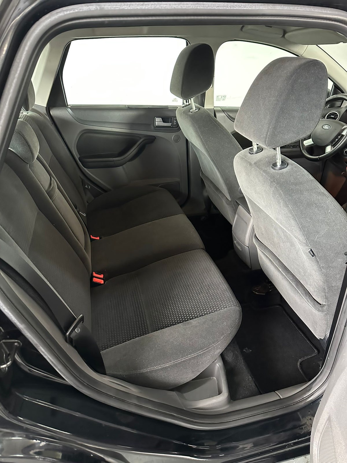 FORD Focus 2.0 TDCi Ghia-image-17