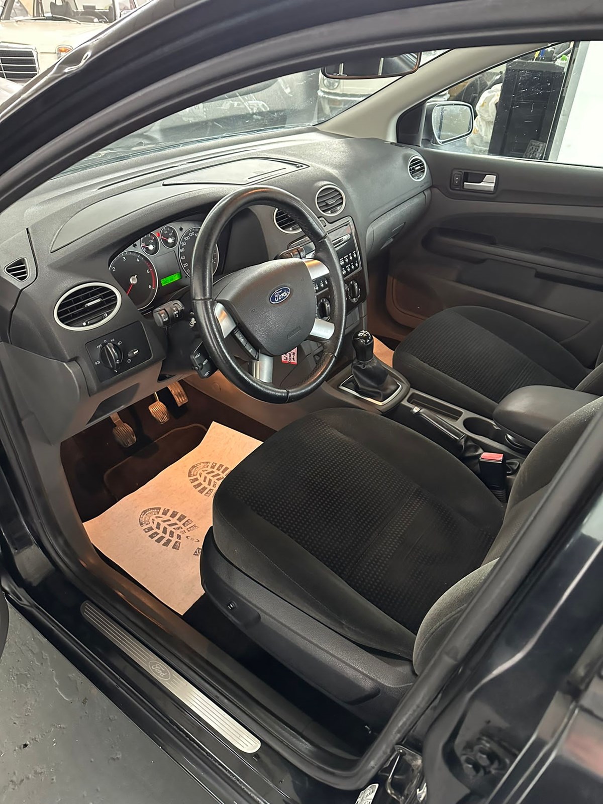 FORD Focus 2.0 TDCi Ghia-image-10