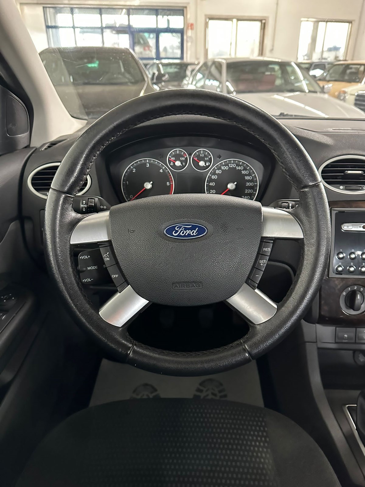 FORD Focus 2.0 TDCi Ghia-image-14