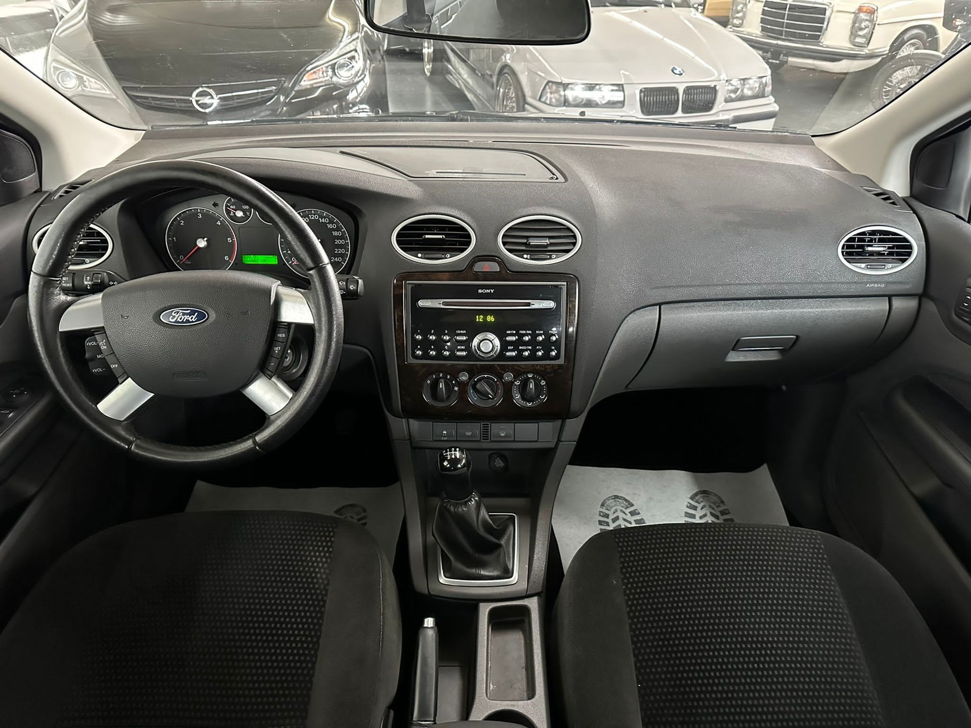FORD Focus 2.0 TDCi Ghia-image-12