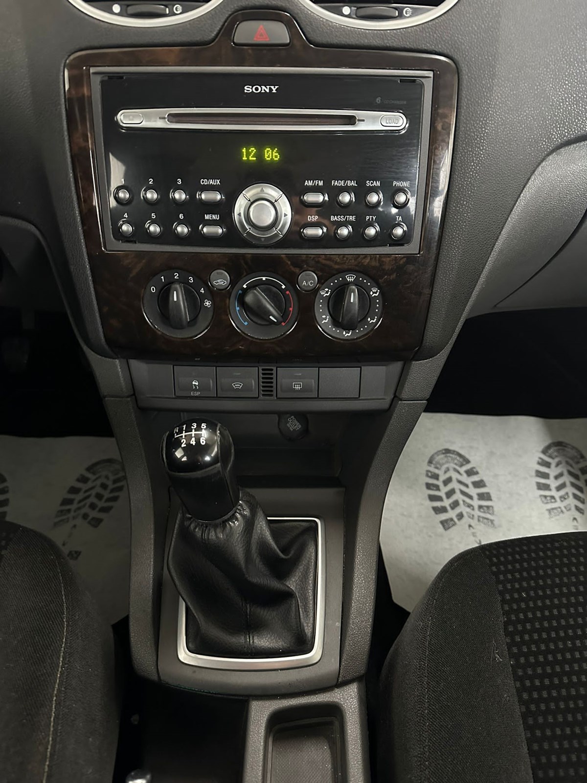 FORD Focus 2.0 TDCi Ghia-image-13