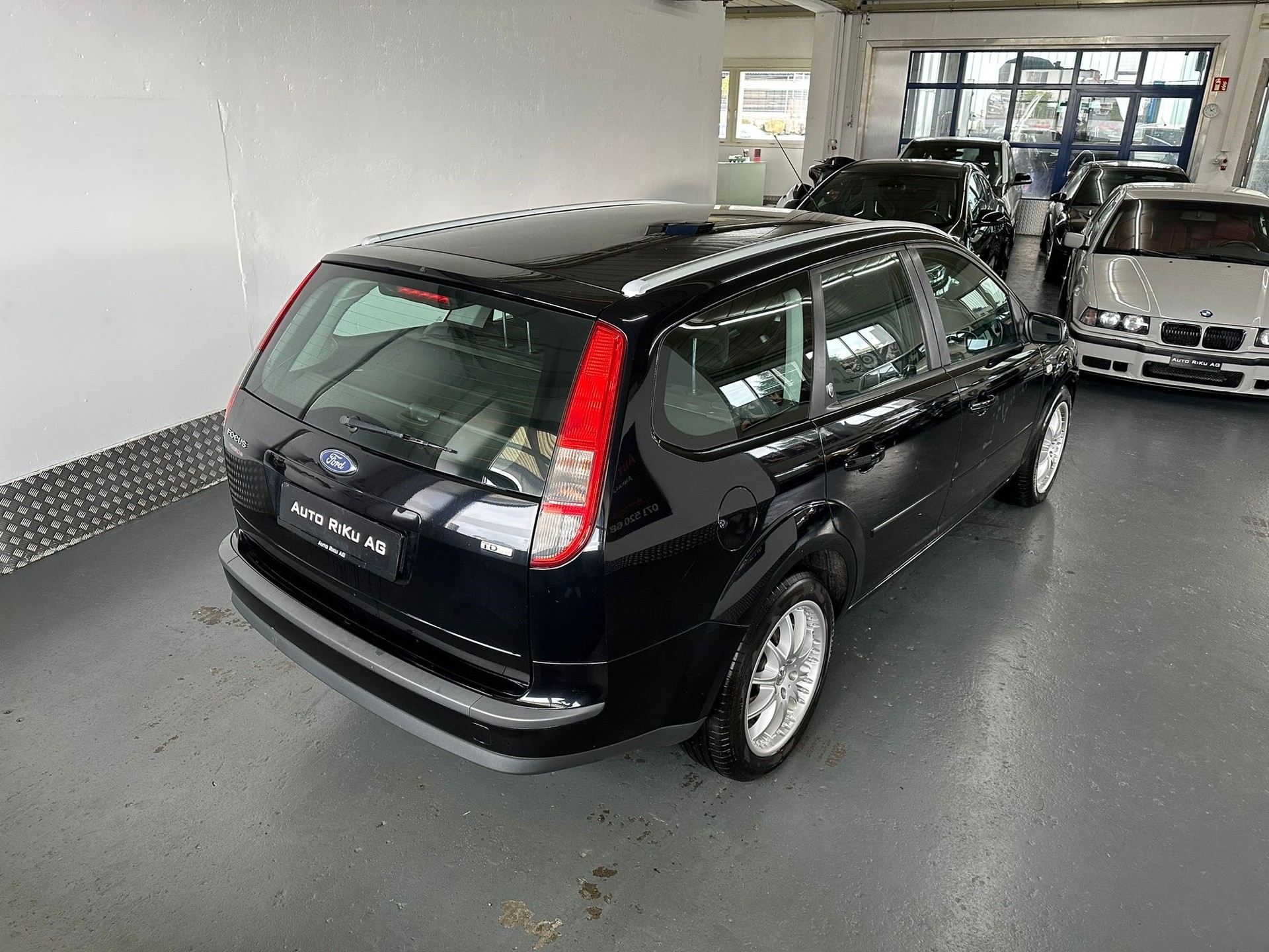 FORD Focus 2.0 TDCi Ghia-image-6