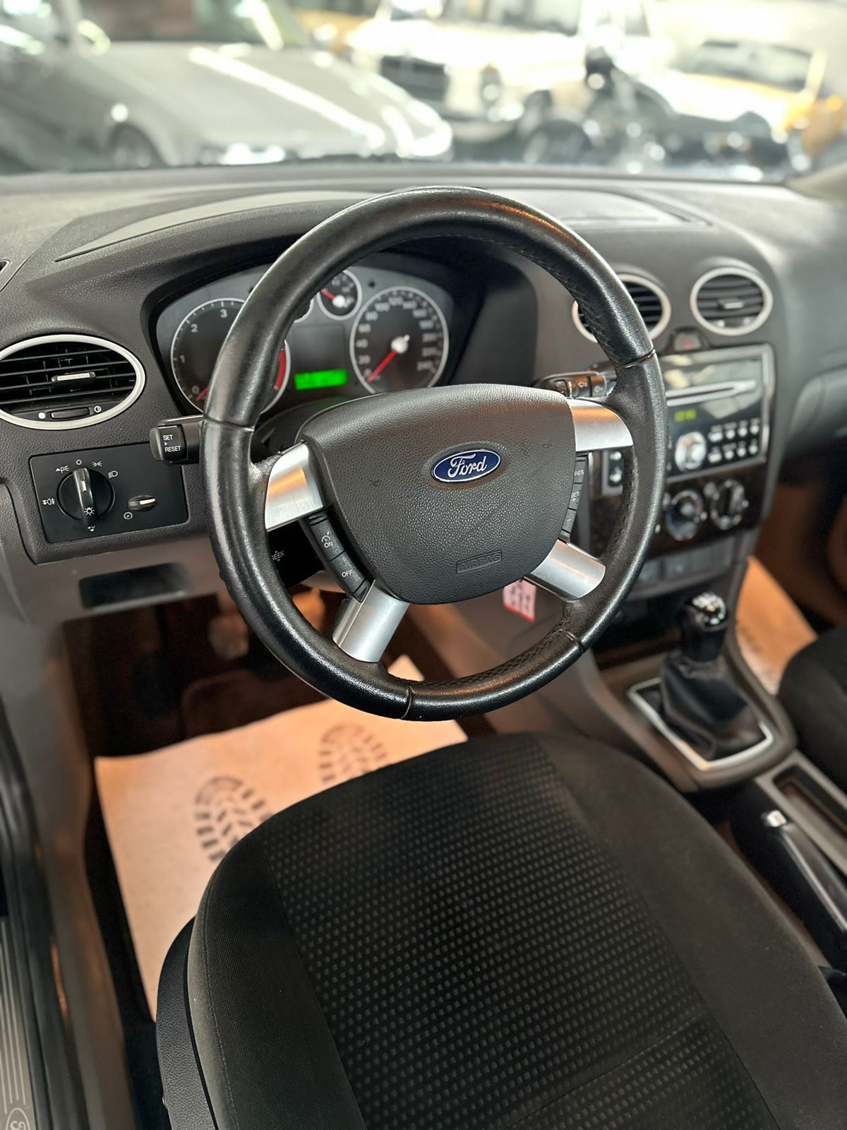 FORD Focus 2.0 TDCi Ghia-image-9
