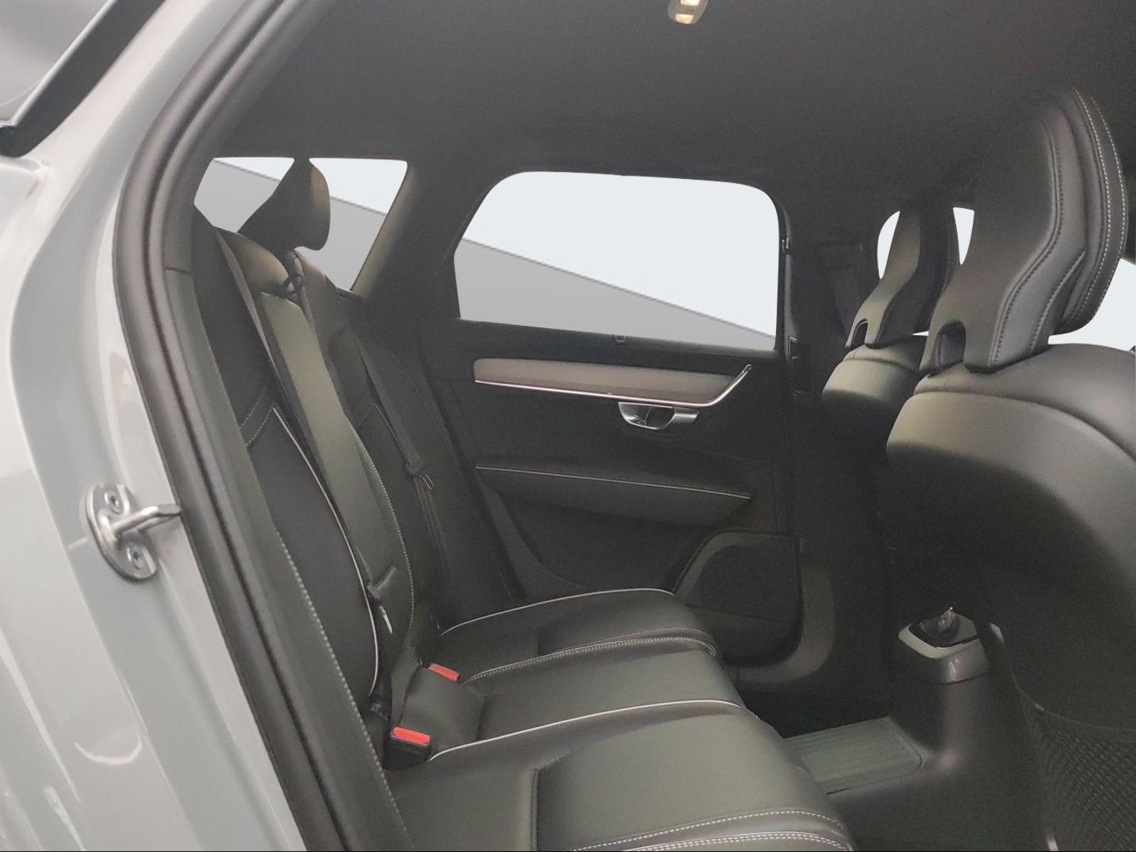VOLVO V90 2.0 T8 TE Plus Dark eAWD-image-12