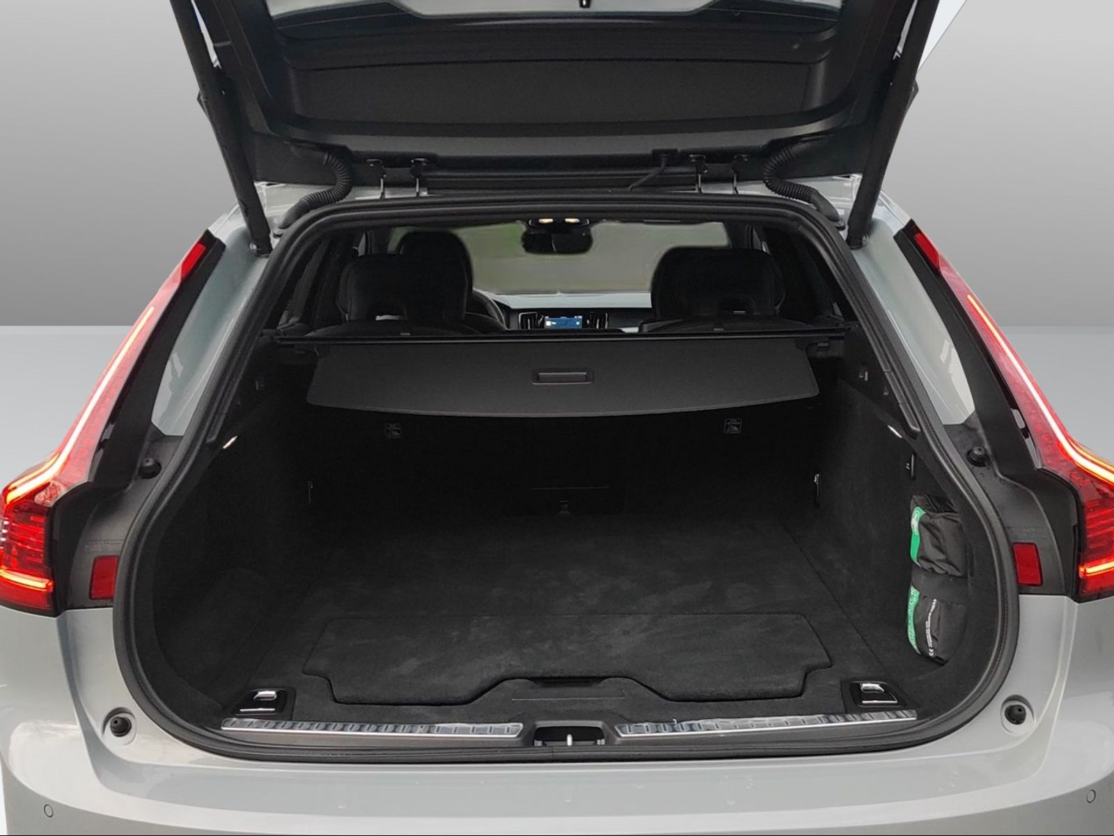 VOLVO V90 2.0 T8 TE Plus Dark eAWD-image-9