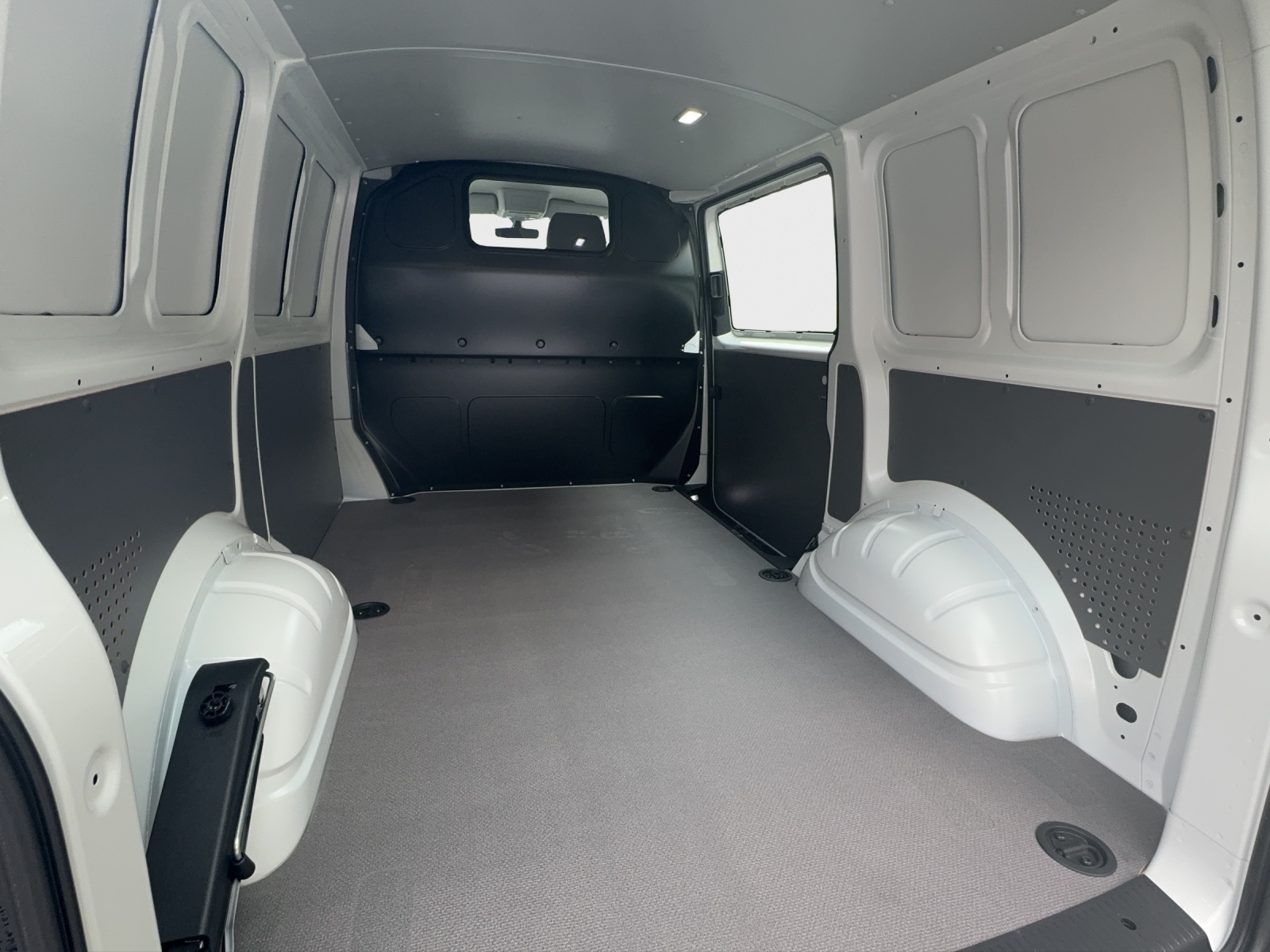 VW T6.1 2.0 TDI 4Motion DSG-image-12