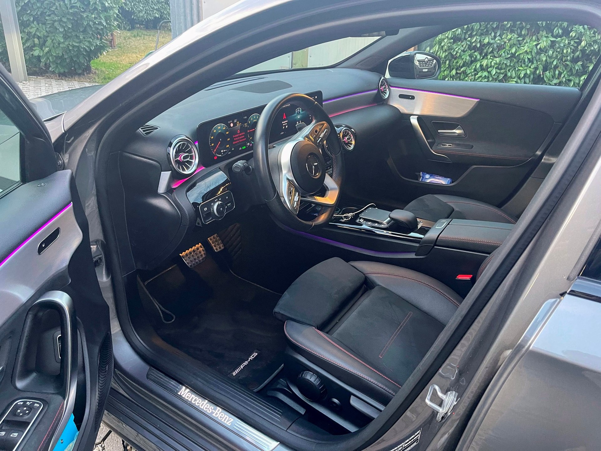MERCEDES-BENZ A 250e AMG Line 8G-DCT-image-3