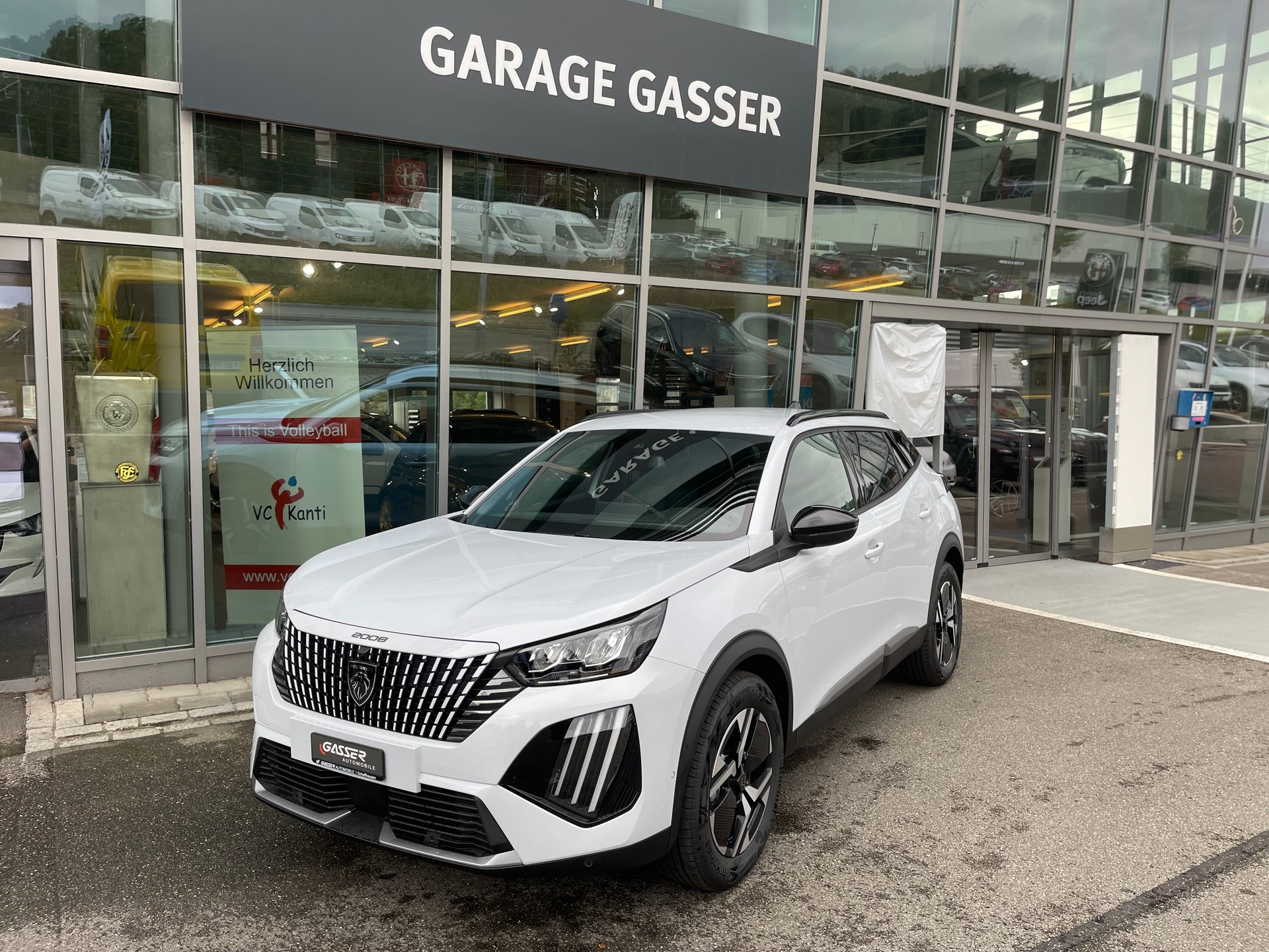 PEUGEOT 2008 1.2 PureTech Allure Premium-image-0