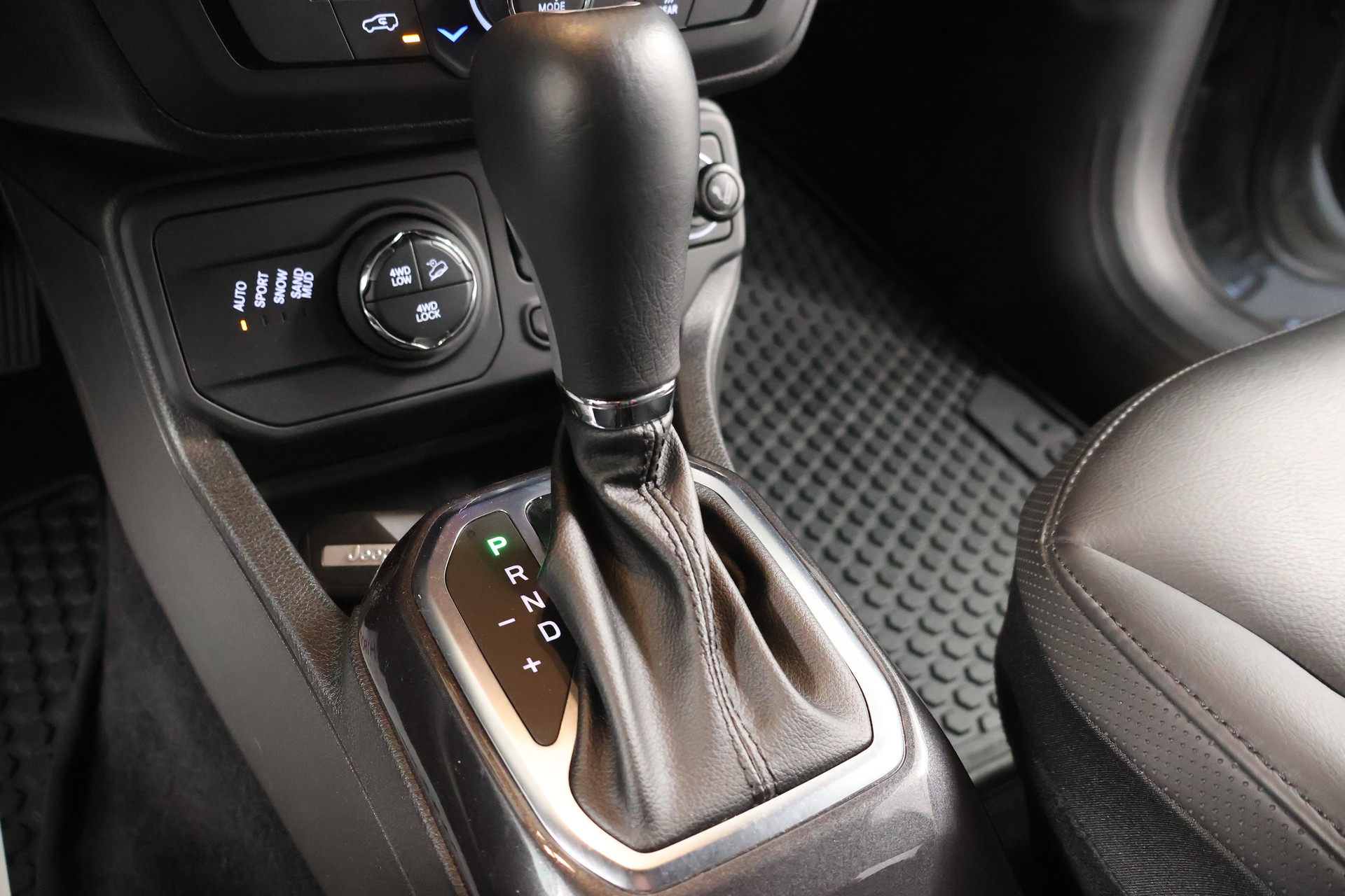 JEEP Renegade 1.3 T PHEV S AWD-image-24