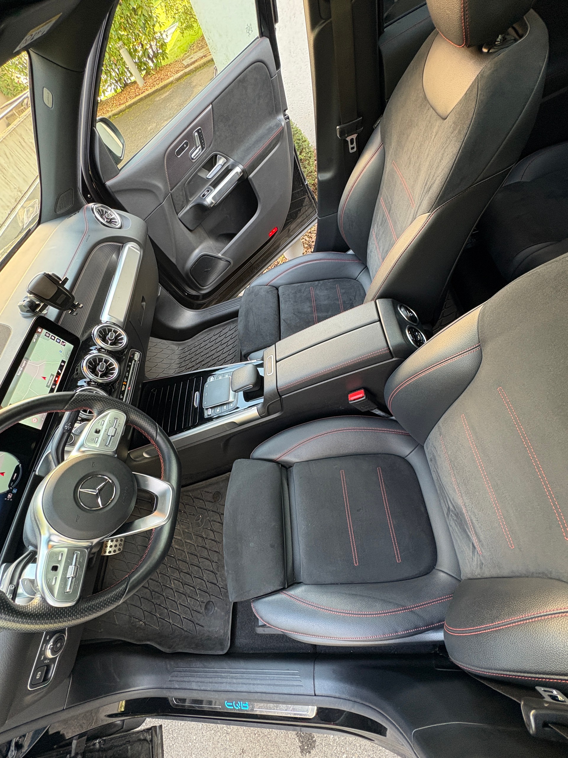 MERCEDES-BENZ EQB 300 AMG Line 4Matic-image-9