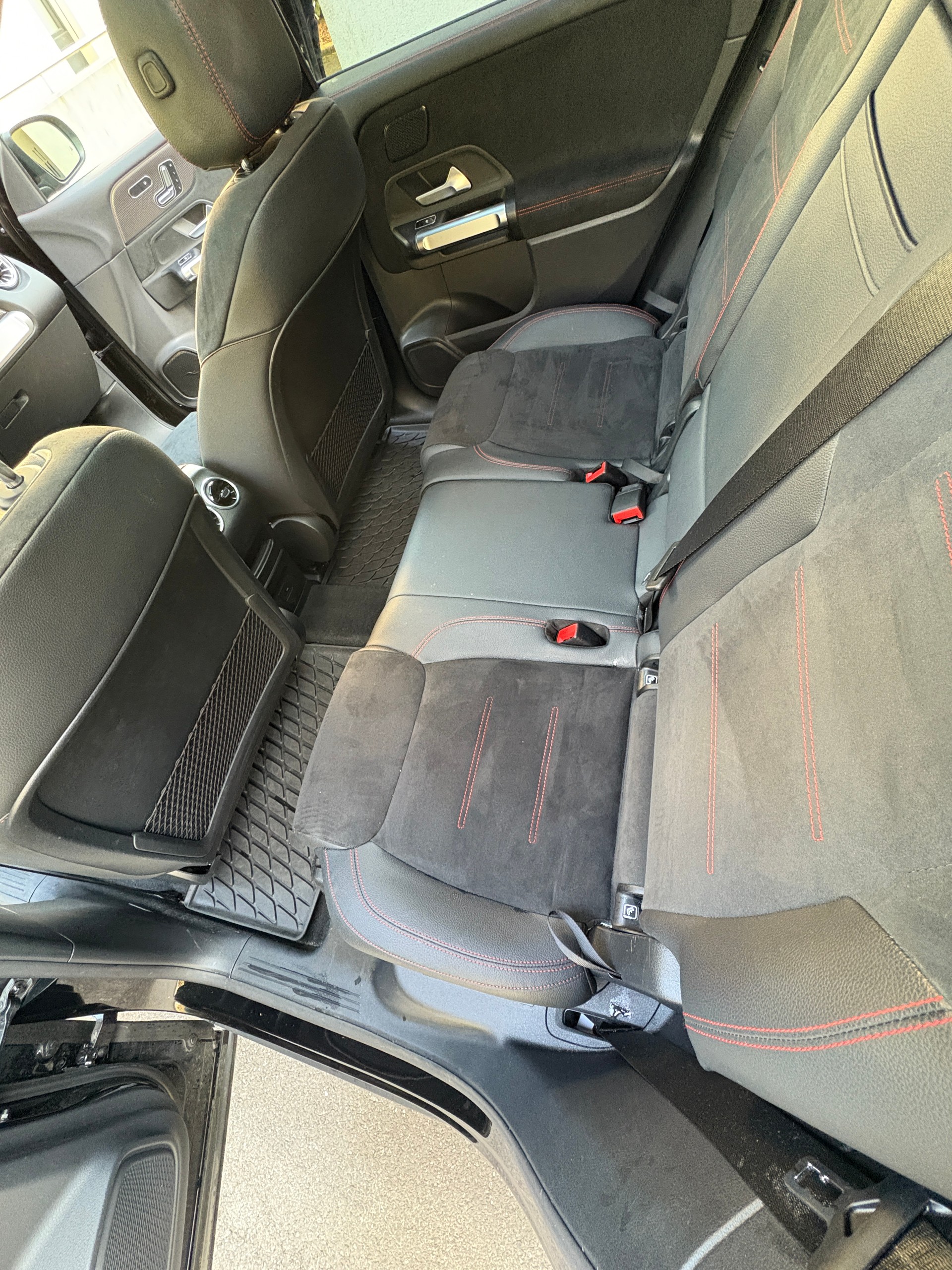 MERCEDES-BENZ EQB 300 AMG Line 4Matic-image-17