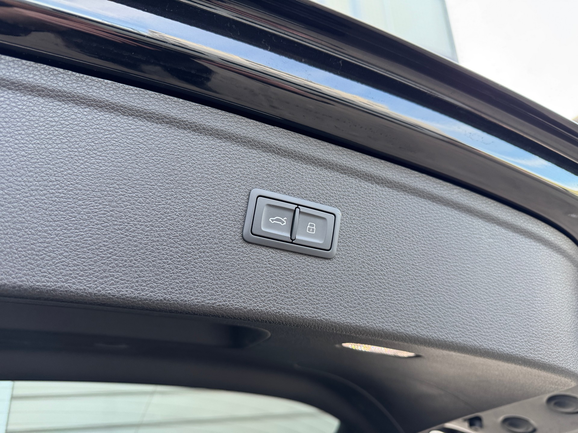 AUDI Q5 40 TDI Black Edition quattro S-tronic S Line (Black Mamba)-image-7