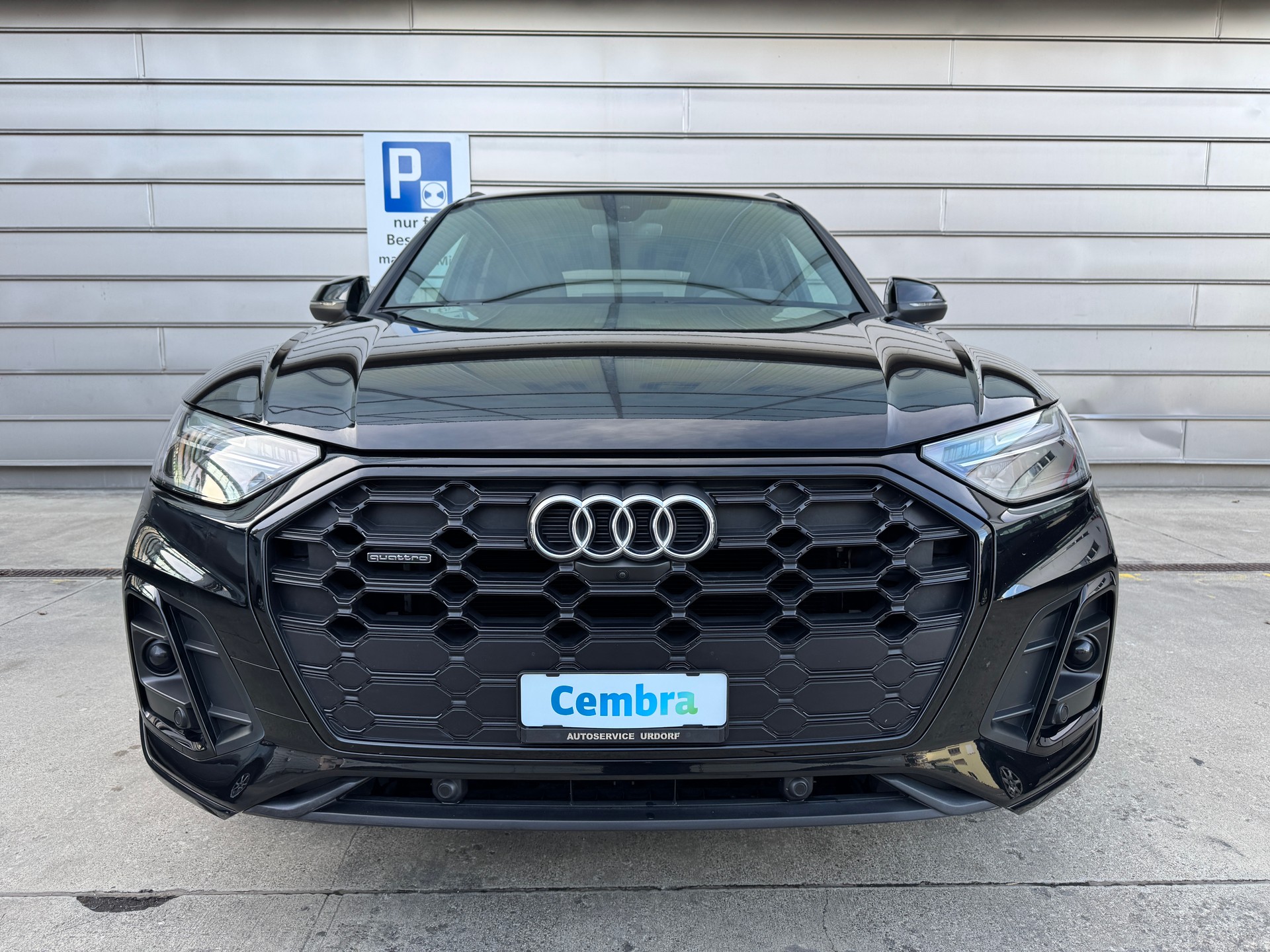 AUDI Q5 40 TDI Black Edition quattro S-tronic S Line (Black Mamba)-image-2