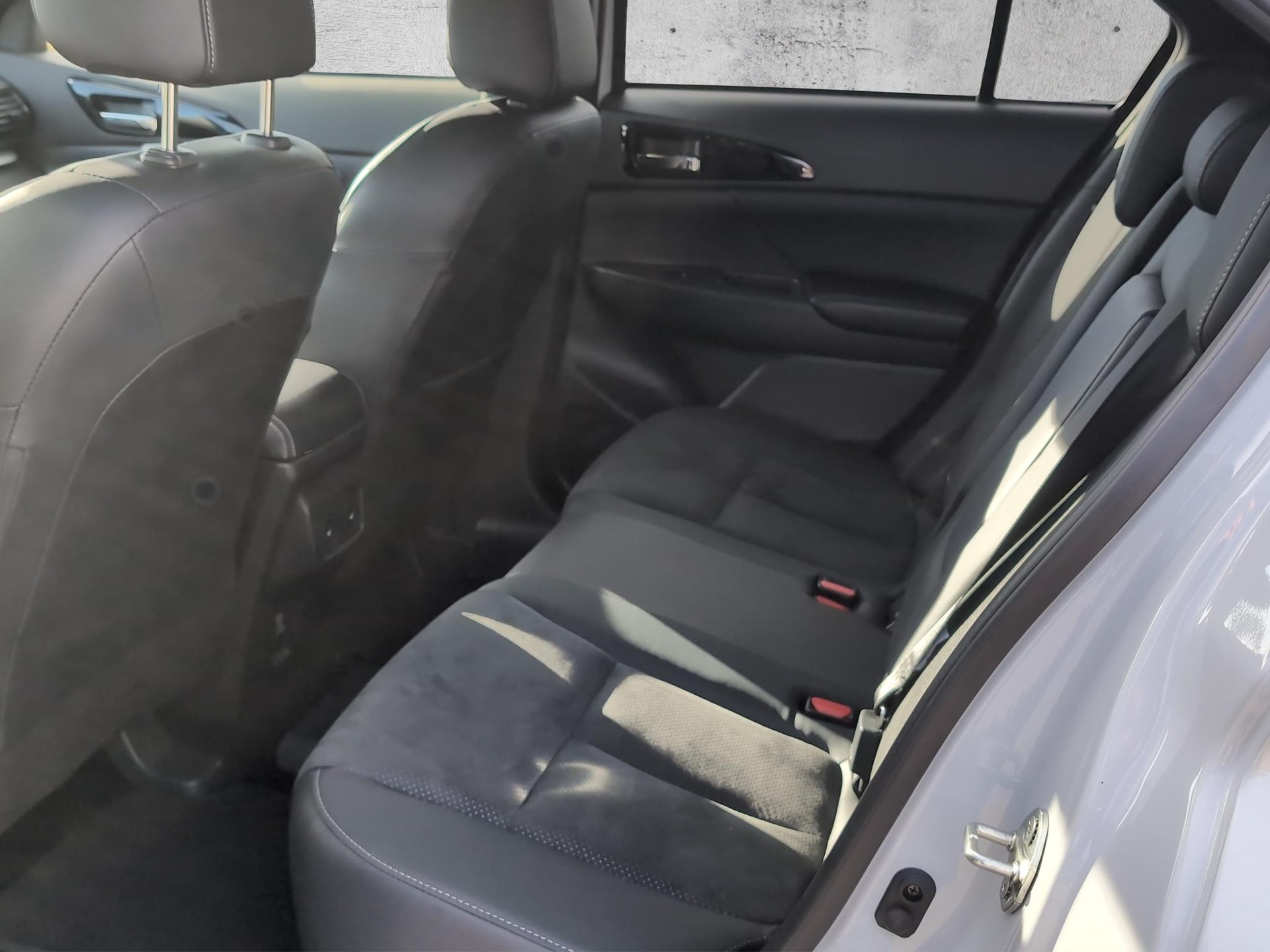 MITSUBISHI Eclipse Cross 2.4 PHEV Intense 4x4 Edition-image-11