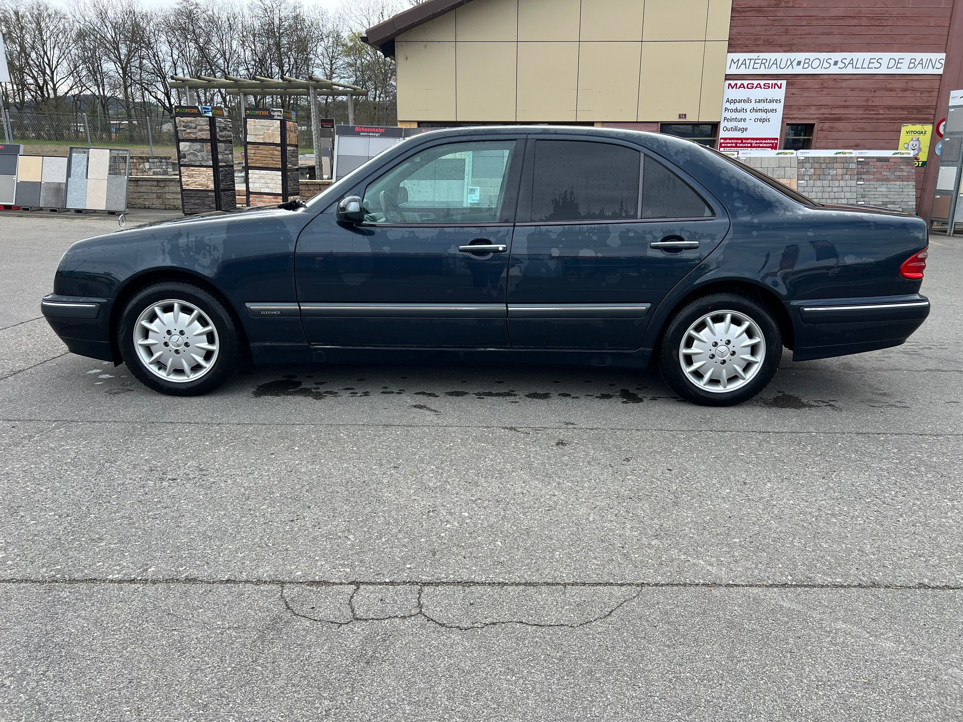 MERCEDES-BENZ E 270 CDI Elégance-image-6