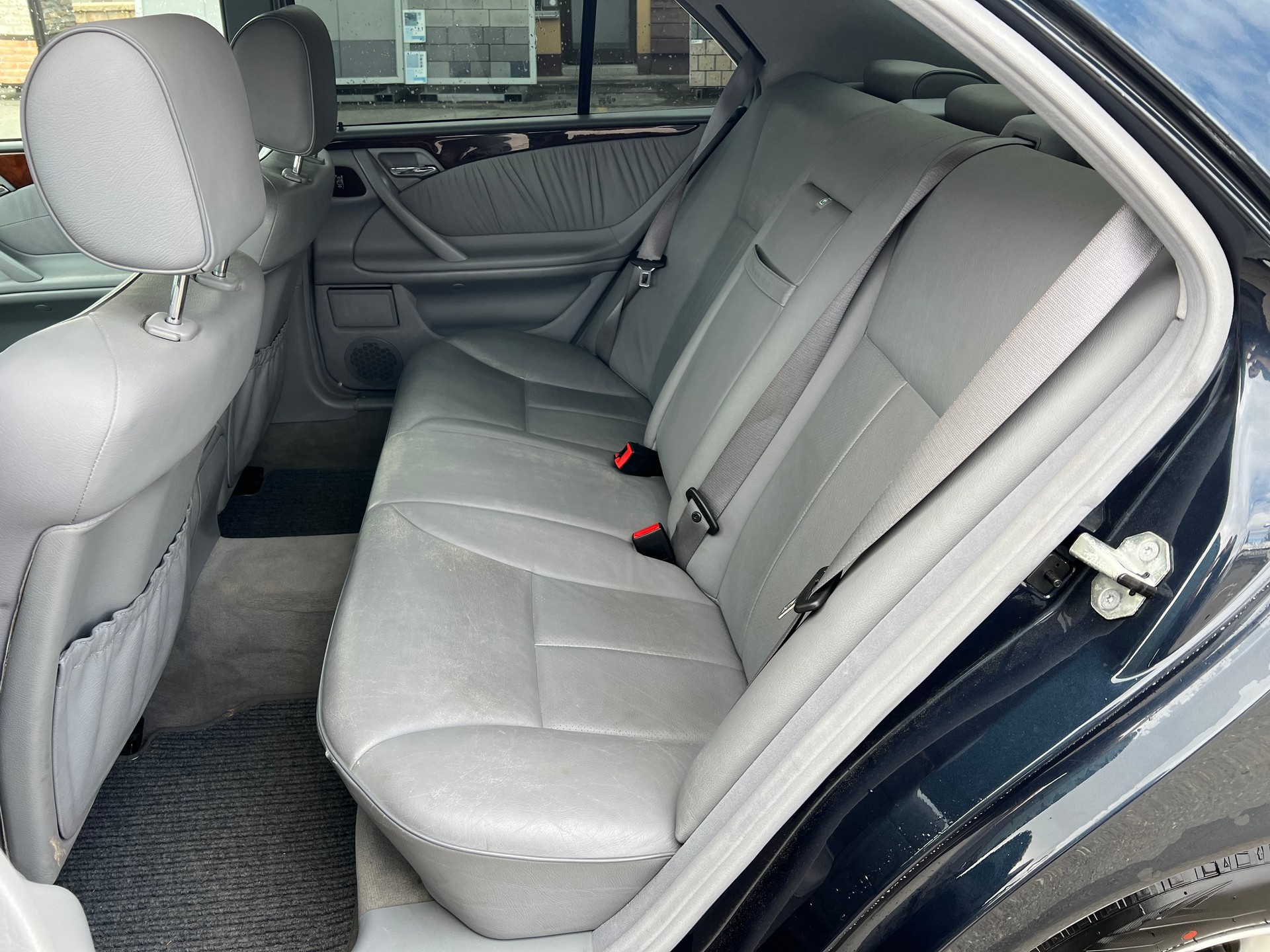 MERCEDES-BENZ E 270 CDI Elégance-image-9