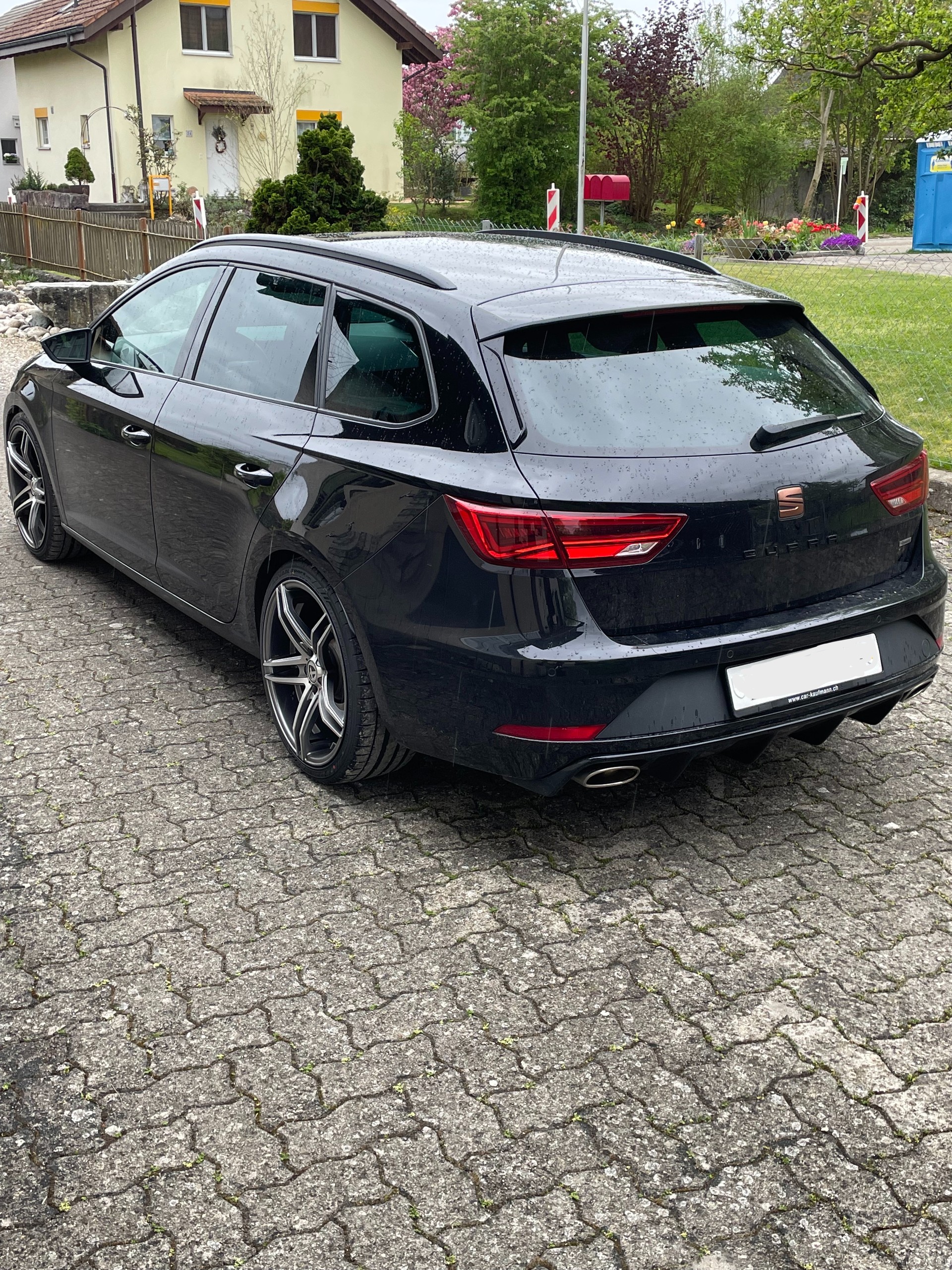 SEAT Leon ST 2.0 TSI Swiss Cupra 300 4 Drive DSG-image-4
