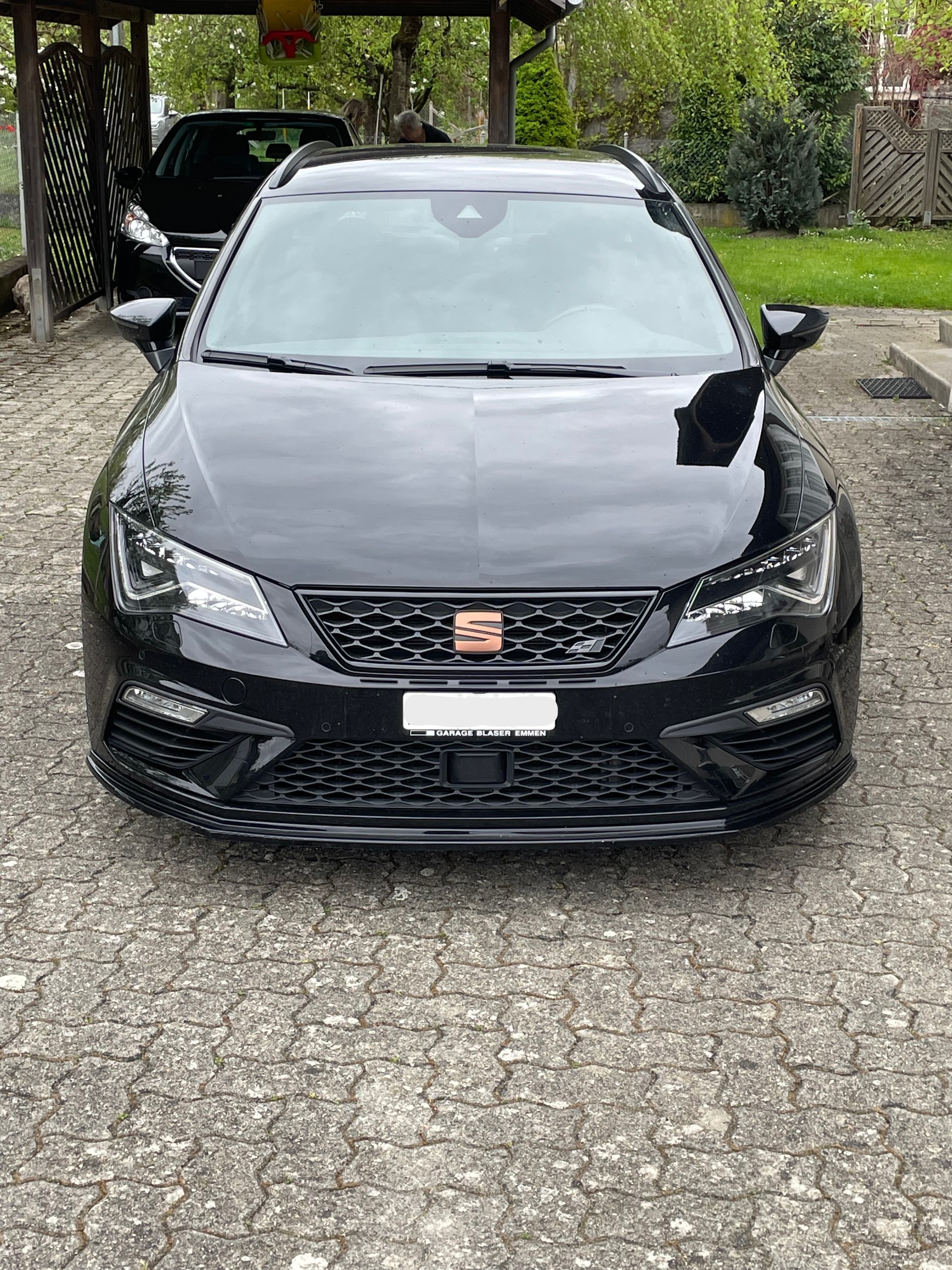SEAT Leon ST 2.0 TSI Swiss Cupra 300 4 Drive DSG-image-3