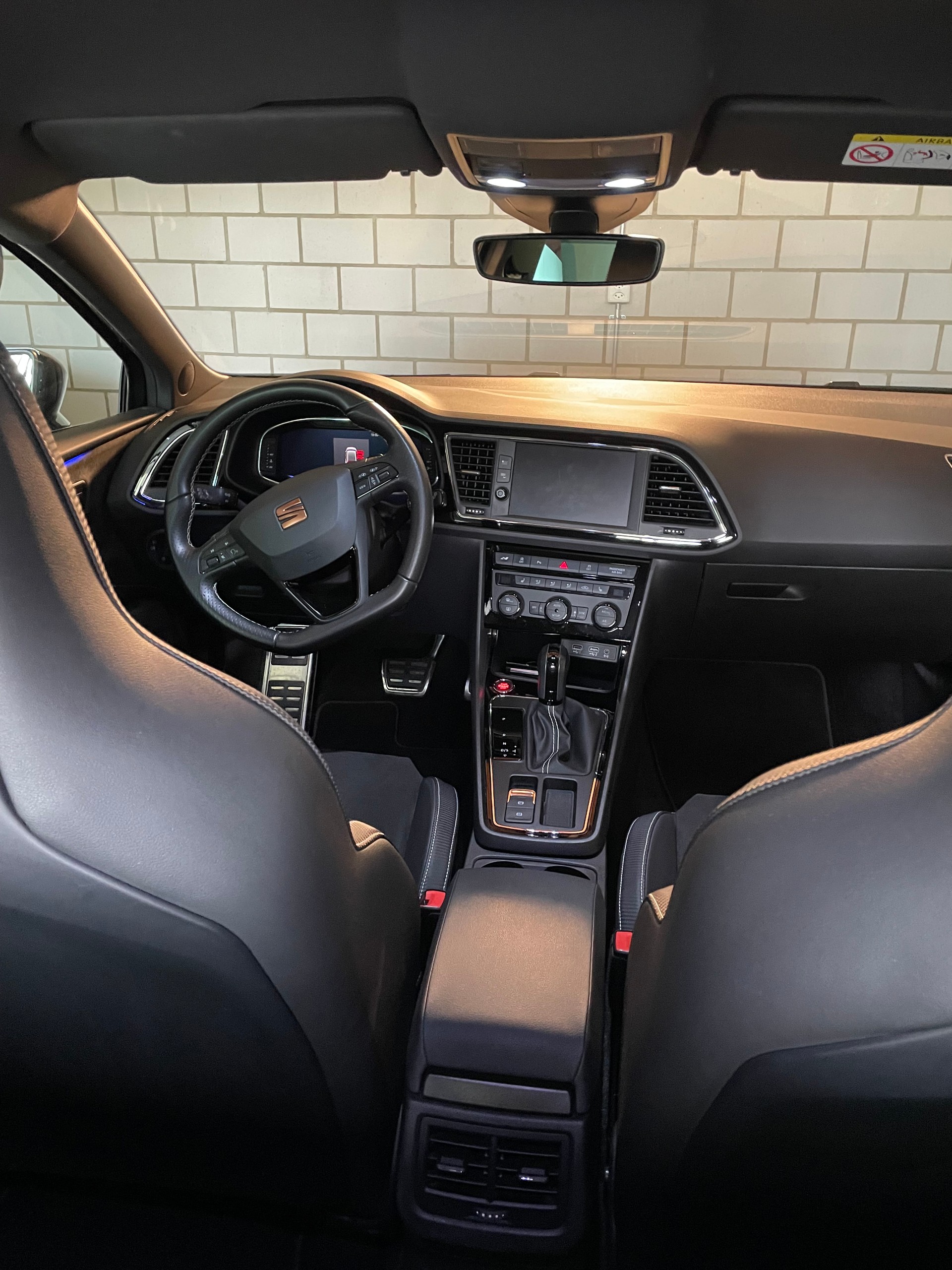 SEAT Leon ST 2.0 TSI Swiss Cupra 300 4 Drive DSG-image-11