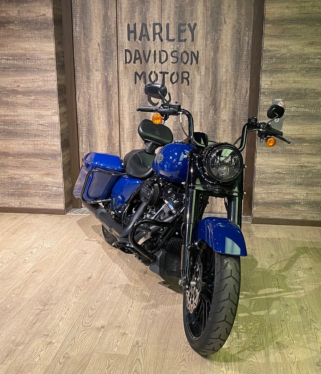 HARLEY-DAVIDSON FLHRXS Road King Special 114-showroom-element-1