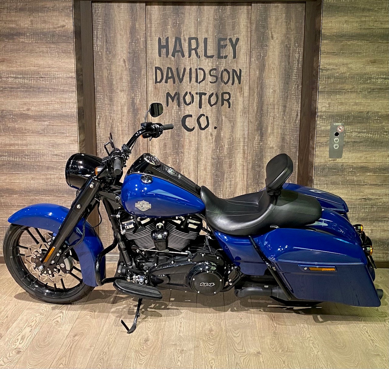 HARLEY-DAVIDSON FLHRXS Road King Special 114-showroom-element-3