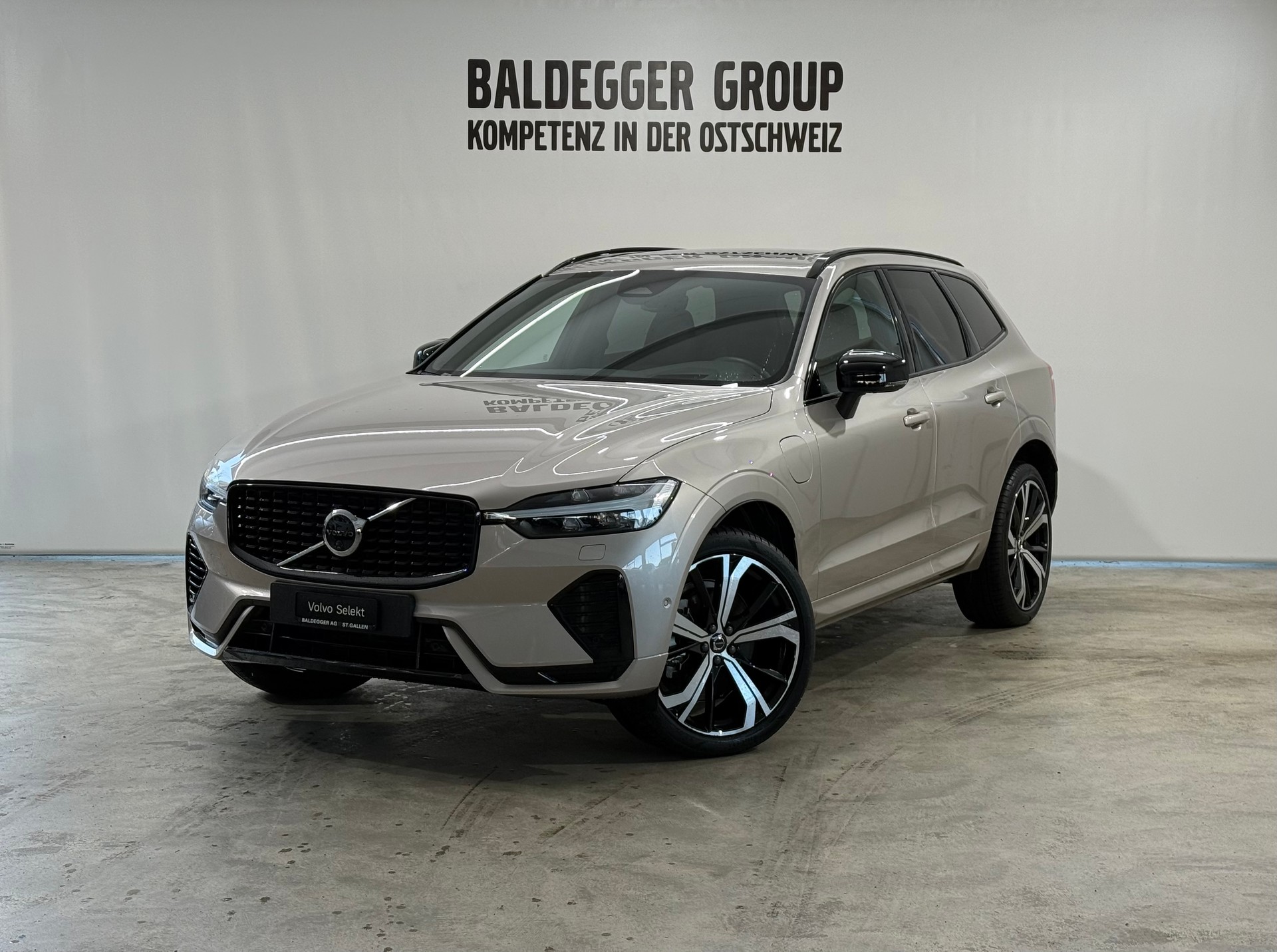 VOLVO XC60 2.0 T6 TE Ultra Dark eAWD-image-0