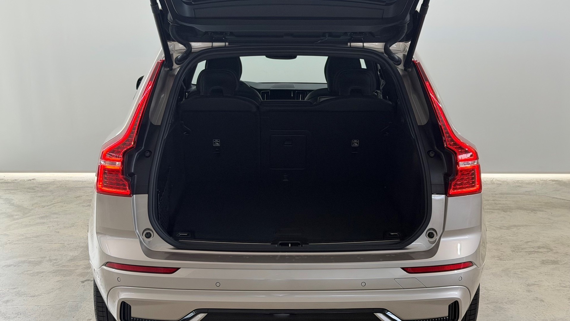 VOLVO XC60 2.0 T6 TE Ultra Dark eAWD-image-12