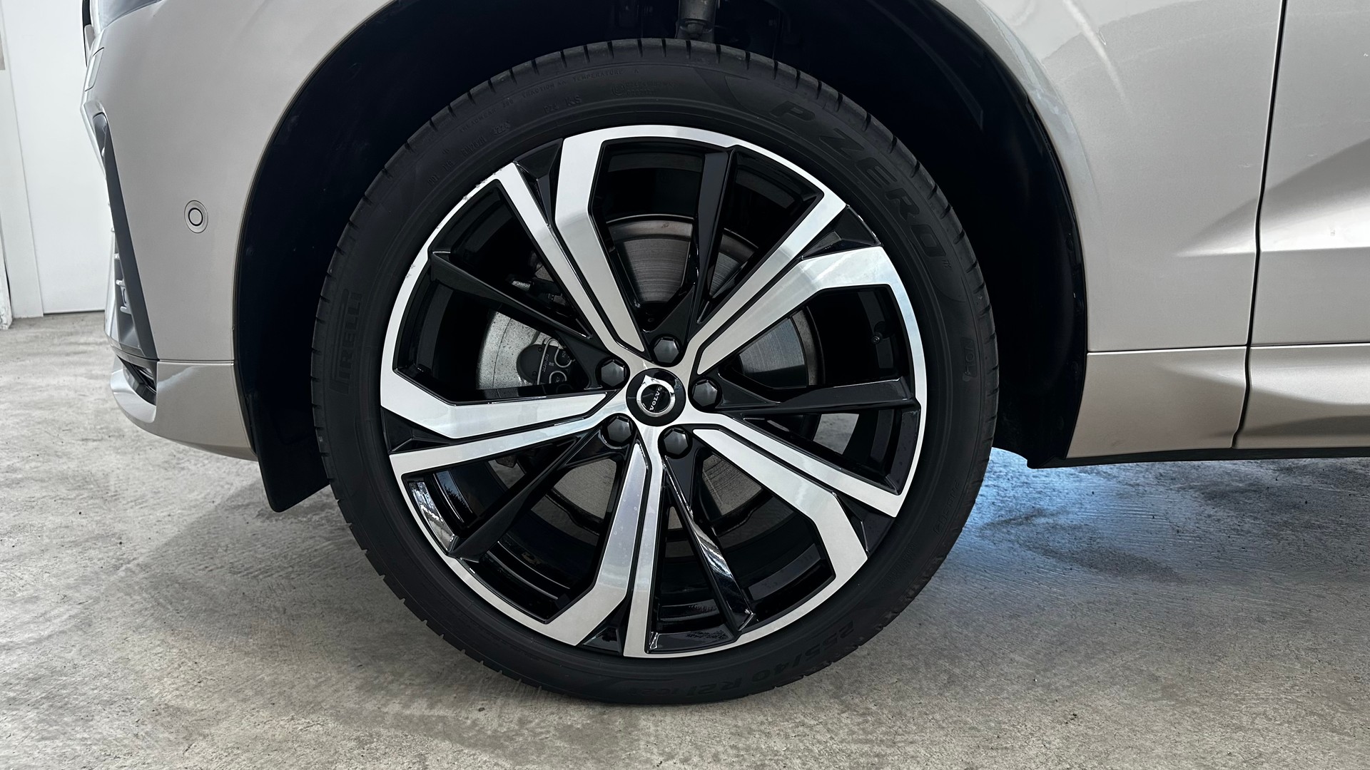 VOLVO XC60 2.0 T6 TE Ultra Dark eAWD-image-7