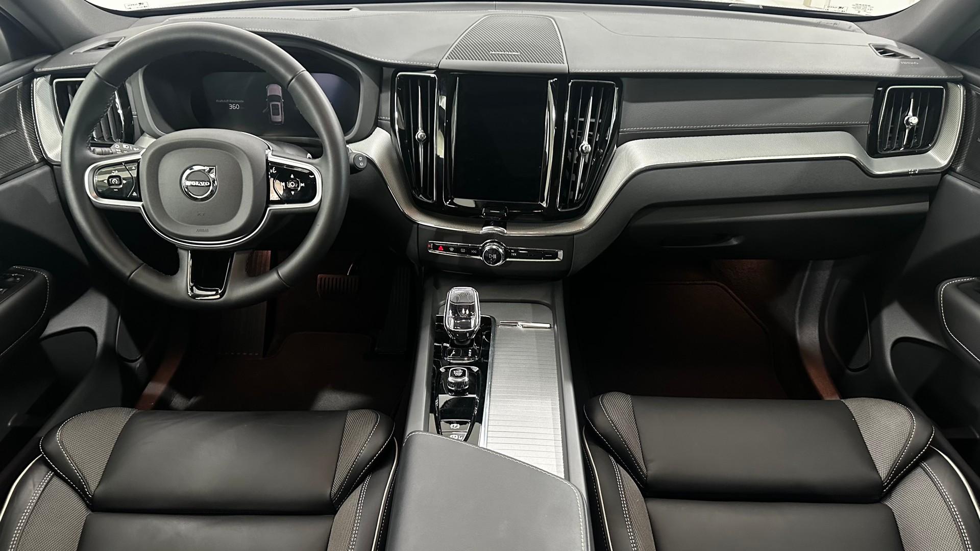 VOLVO XC60 2.0 T6 TE Ultra Dark eAWD-image-4