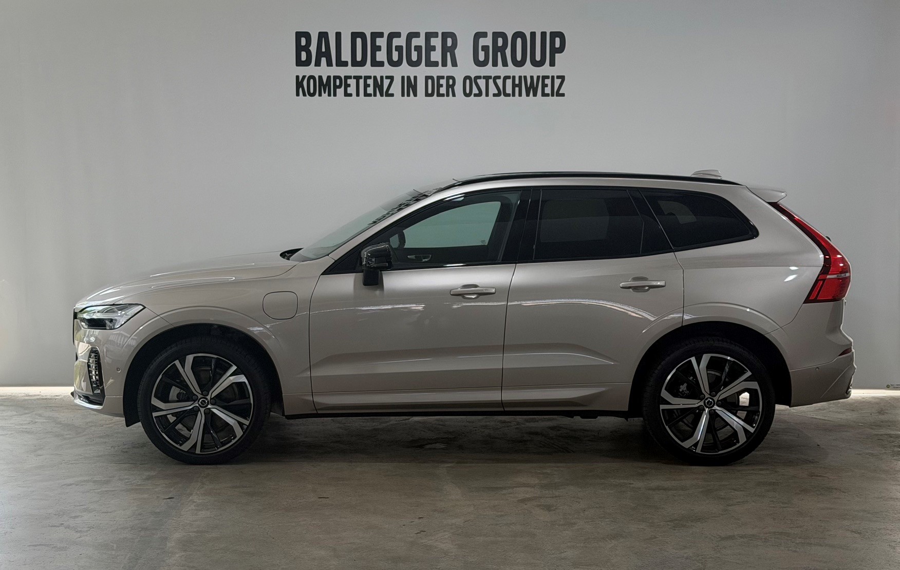 VOLVO XC60 2.0 T6 TE Ultra Dark eAWD-image-2