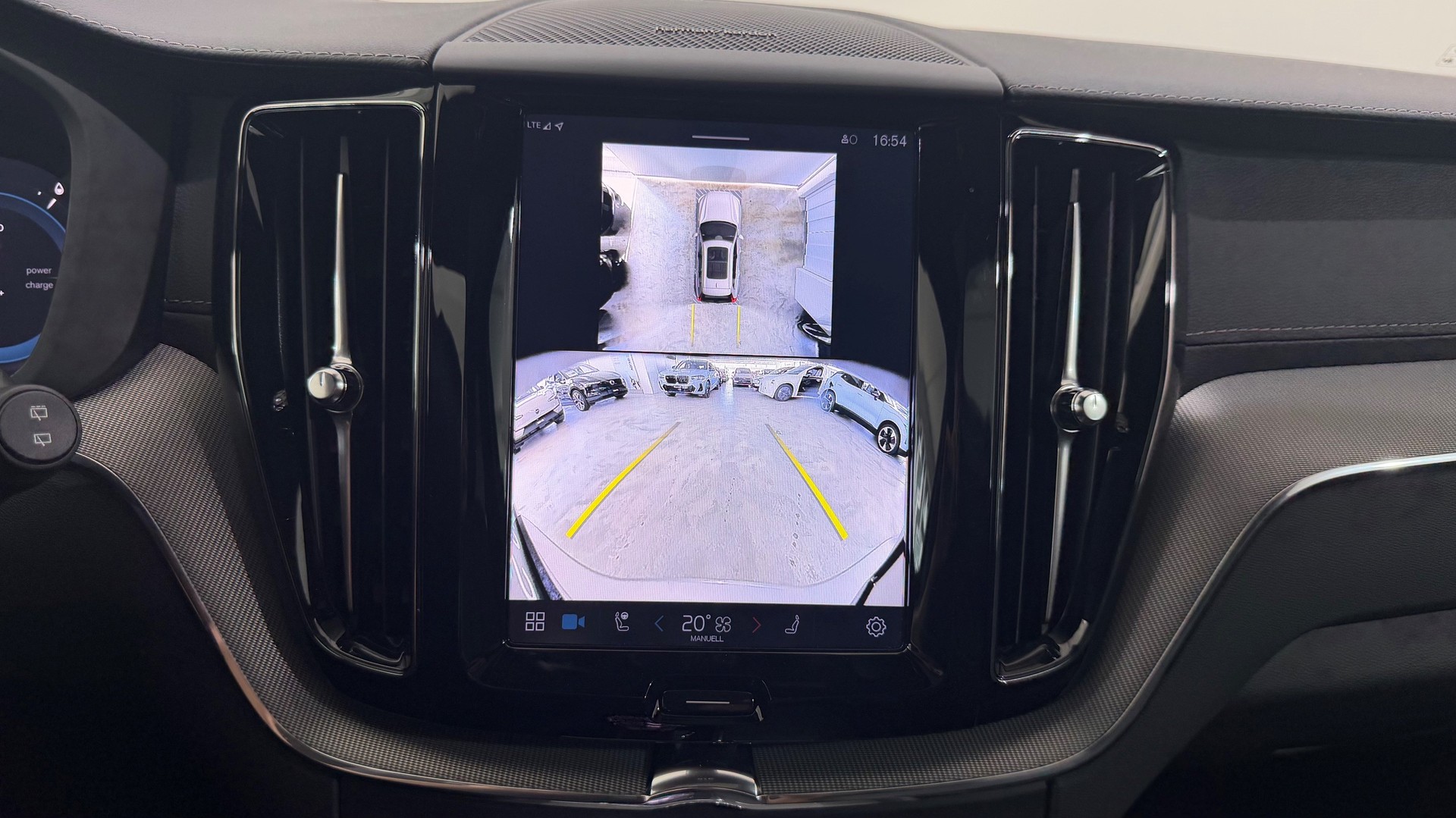 VOLVO XC60 2.0 T6 TE Ultra Dark eAWD-image-11