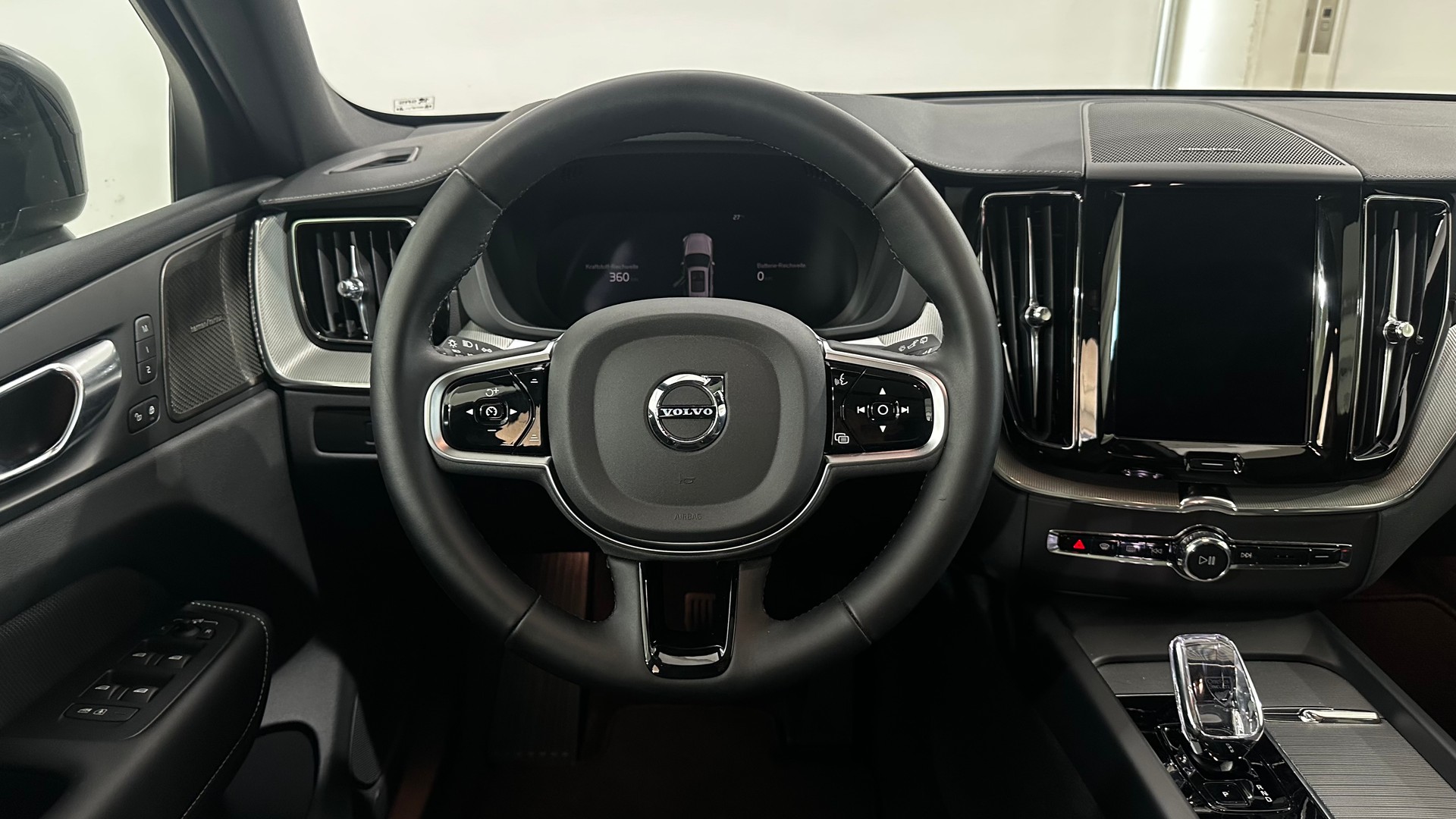 VOLVO XC60 2.0 T6 TE Ultra Dark eAWD-image-13