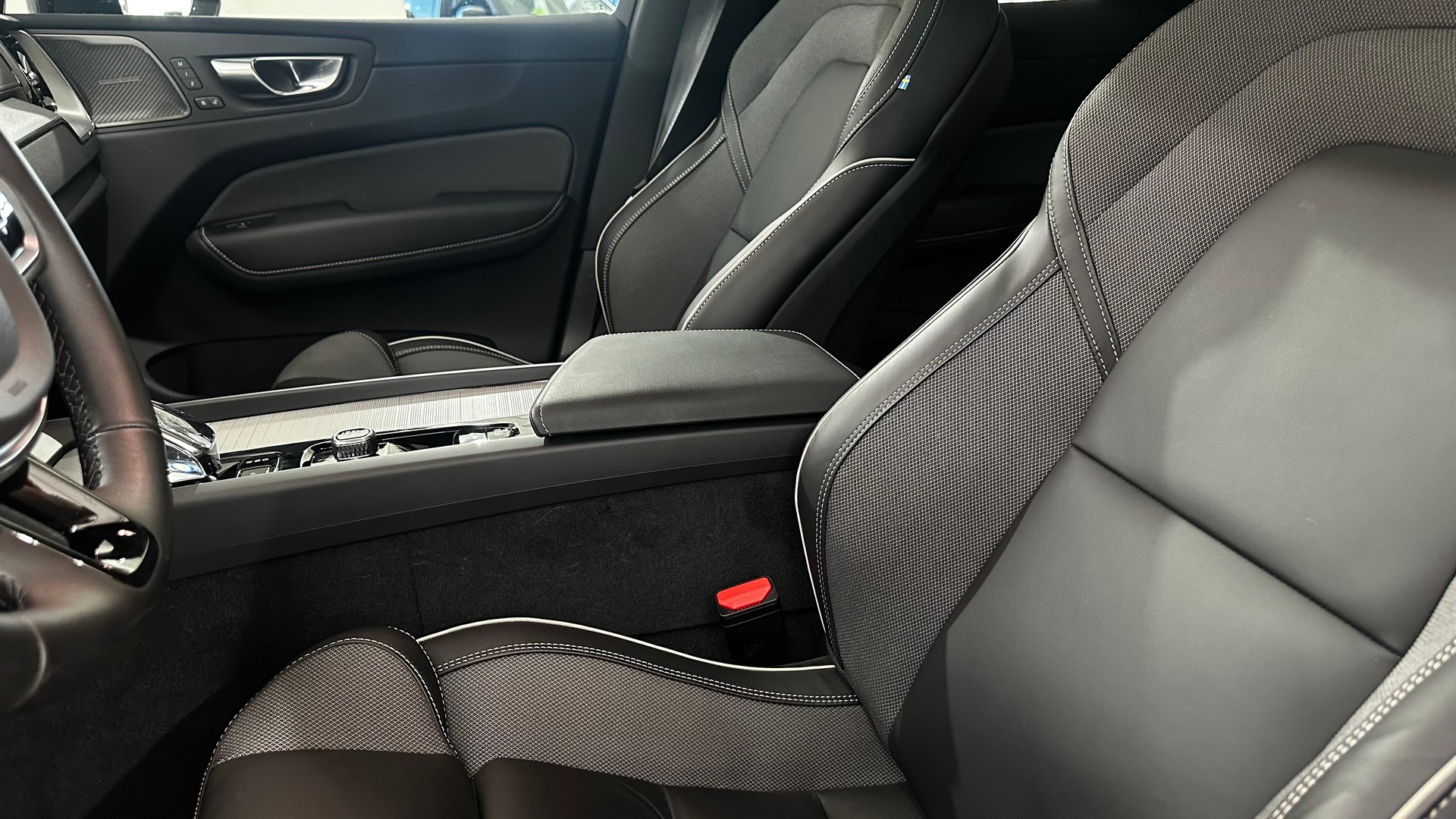 VOLVO XC60 2.0 T6 TE Ultra Dark eAWD-image-11