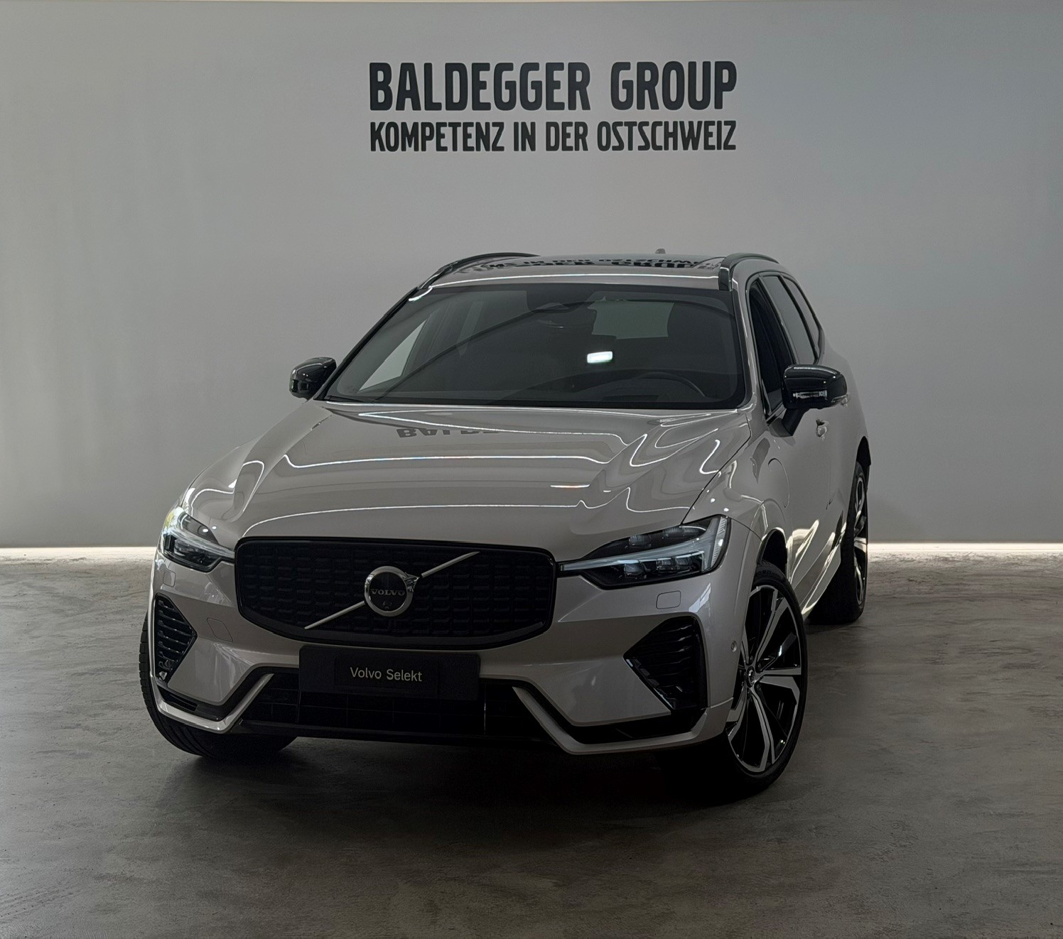 VOLVO XC60 2.0 T6 TE Ultra Dark eAWD-image-0