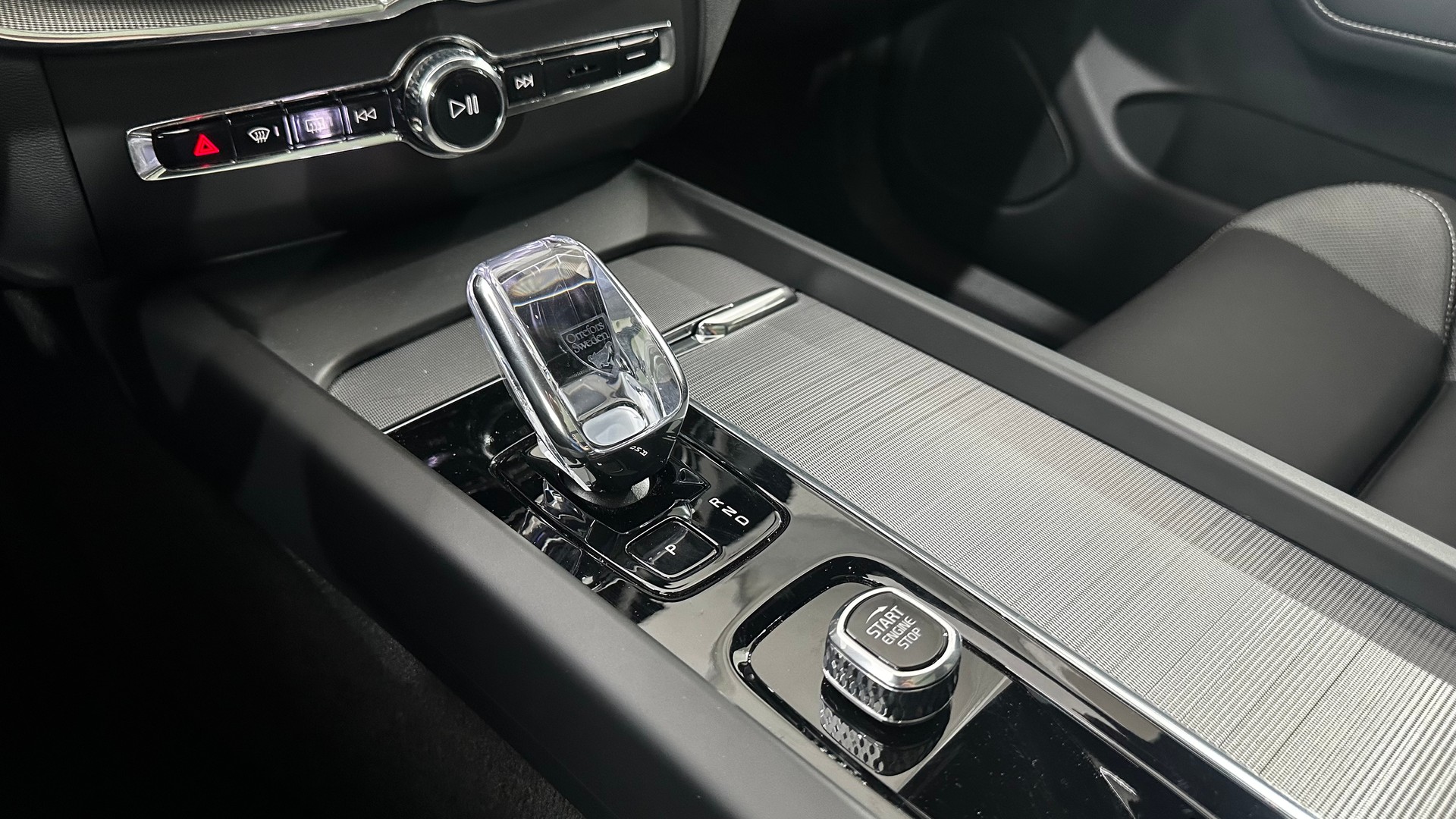 VOLVO XC60 2.0 T6 TE Ultra Dark eAWD-image-10