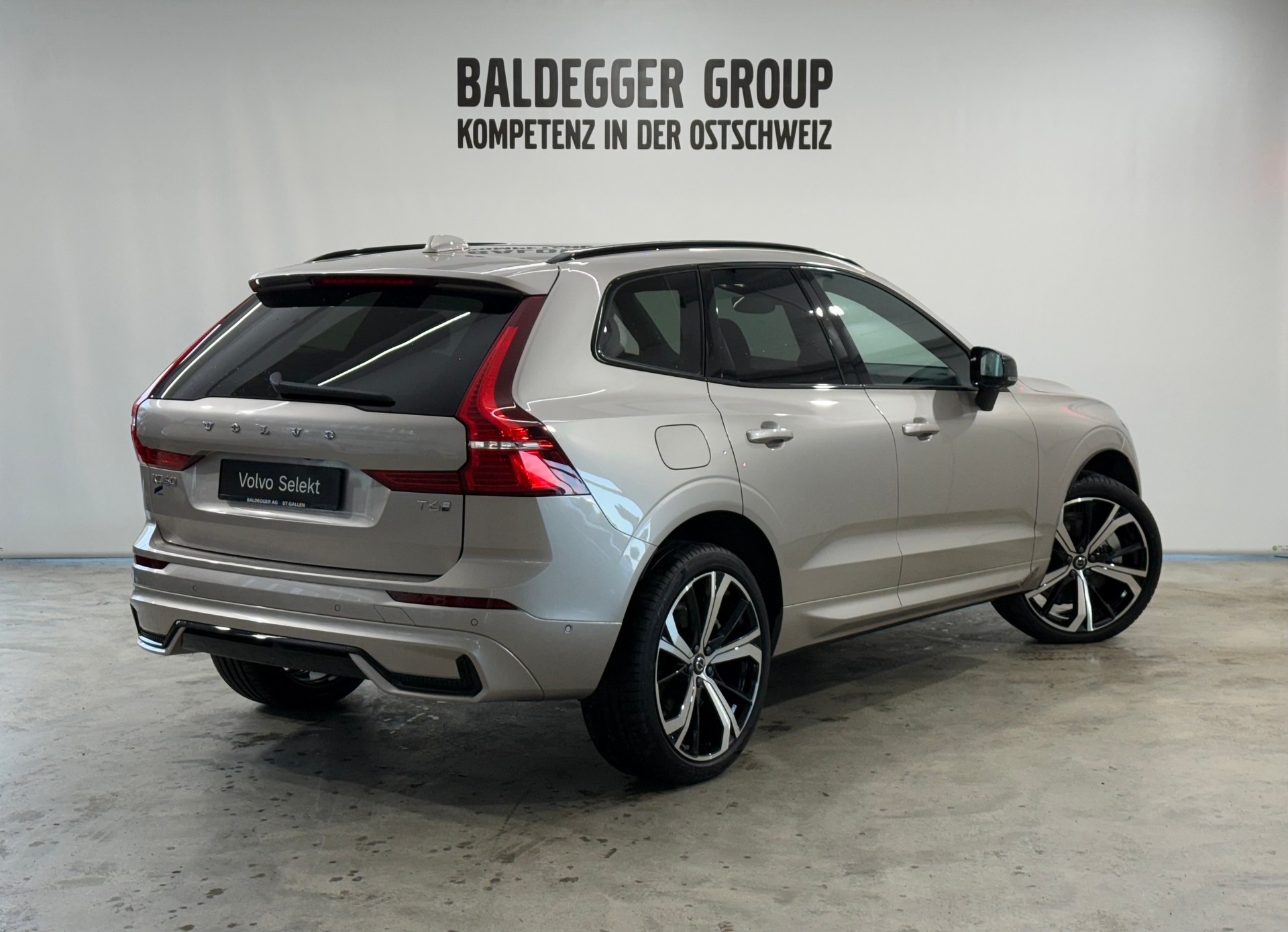 VOLVO XC60 2.0 T6 TE Ultra Dark eAWD-image-2