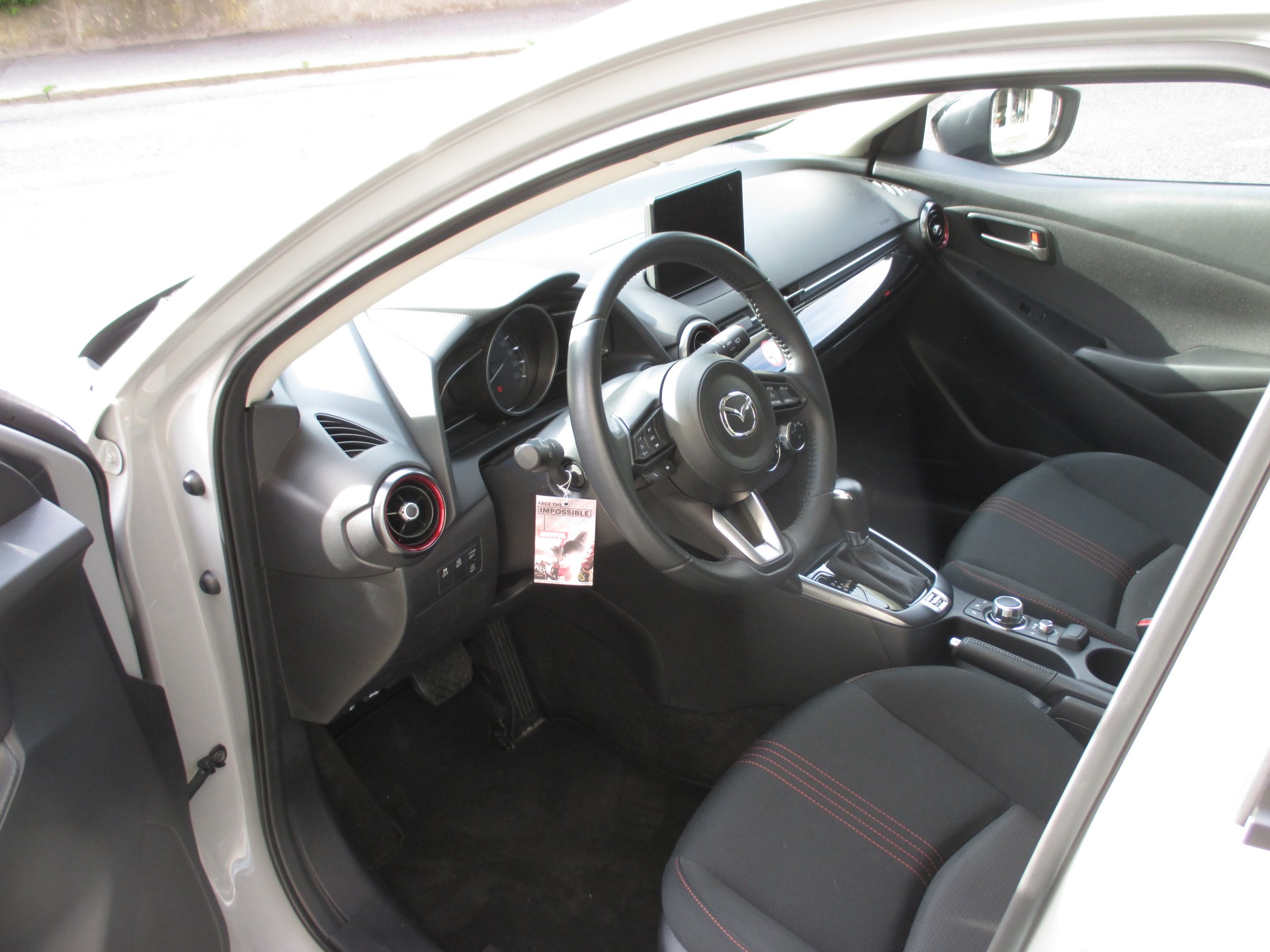 MAZDA 2 SKYACTIV-G 90 Homura Automat-image-5