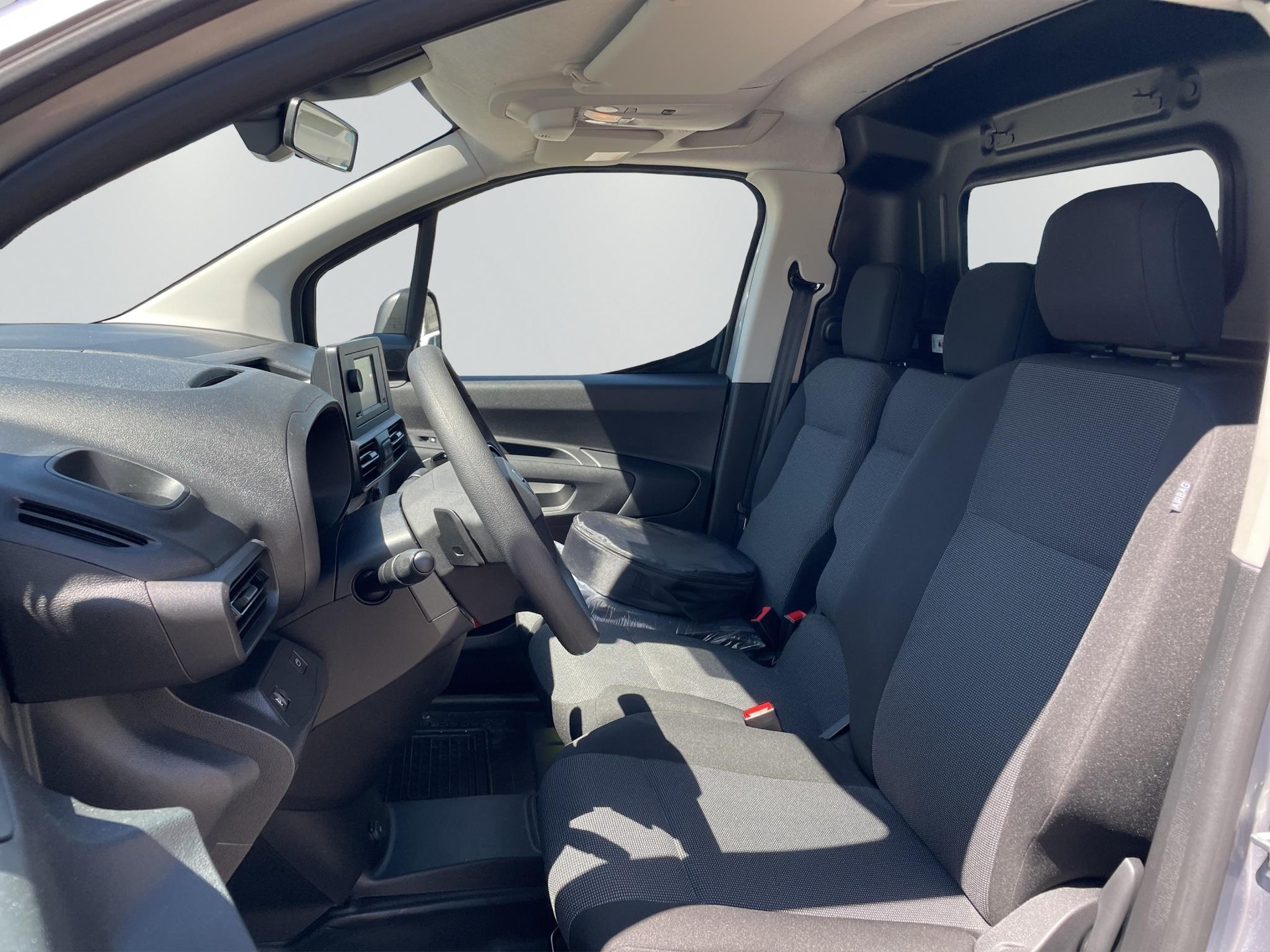 TOYOTA PROACE CITY Van L1 52KWh Active-image-9