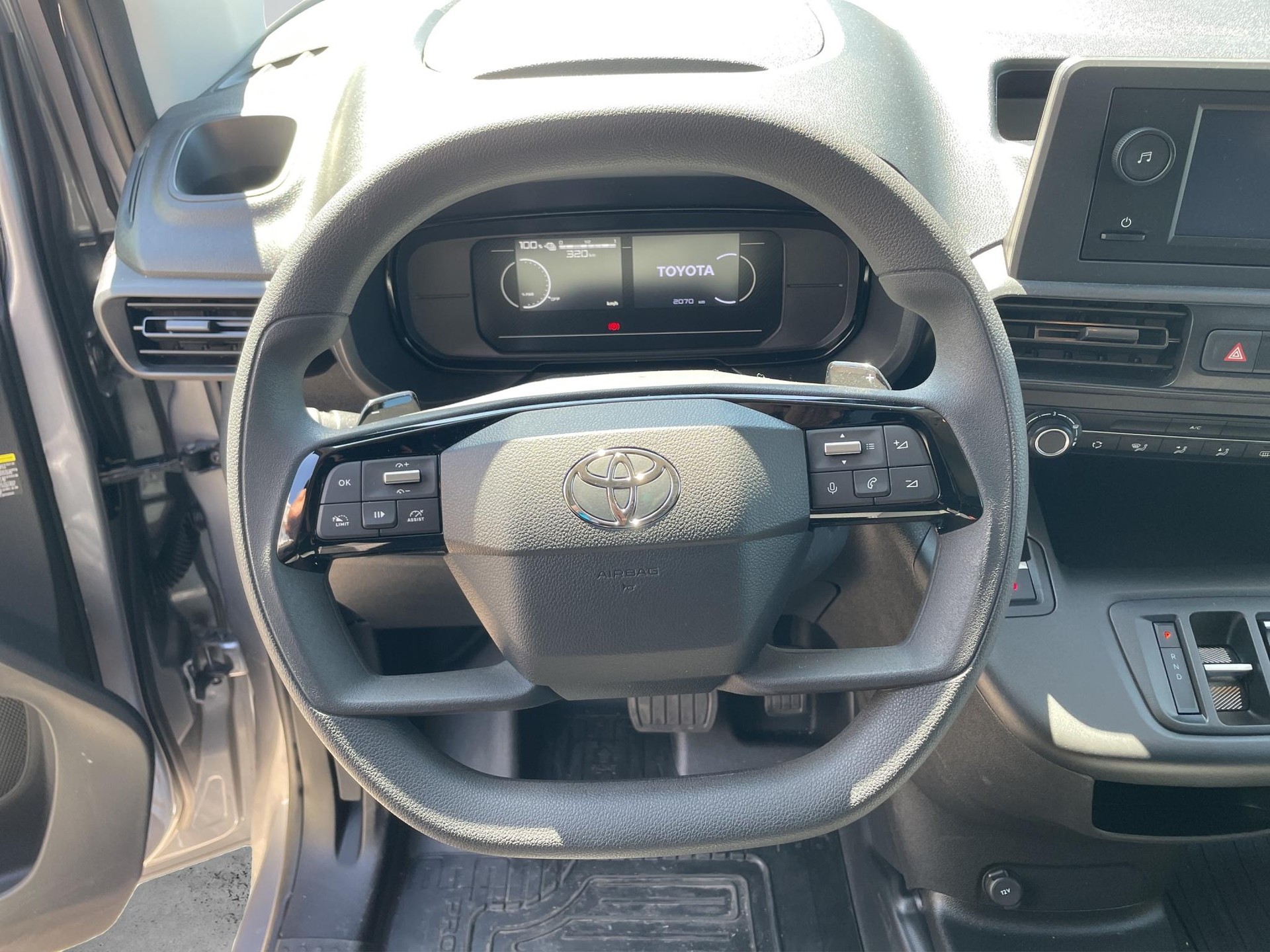 TOYOTA PROACE CITY Van L1 52KWh Active-image-10