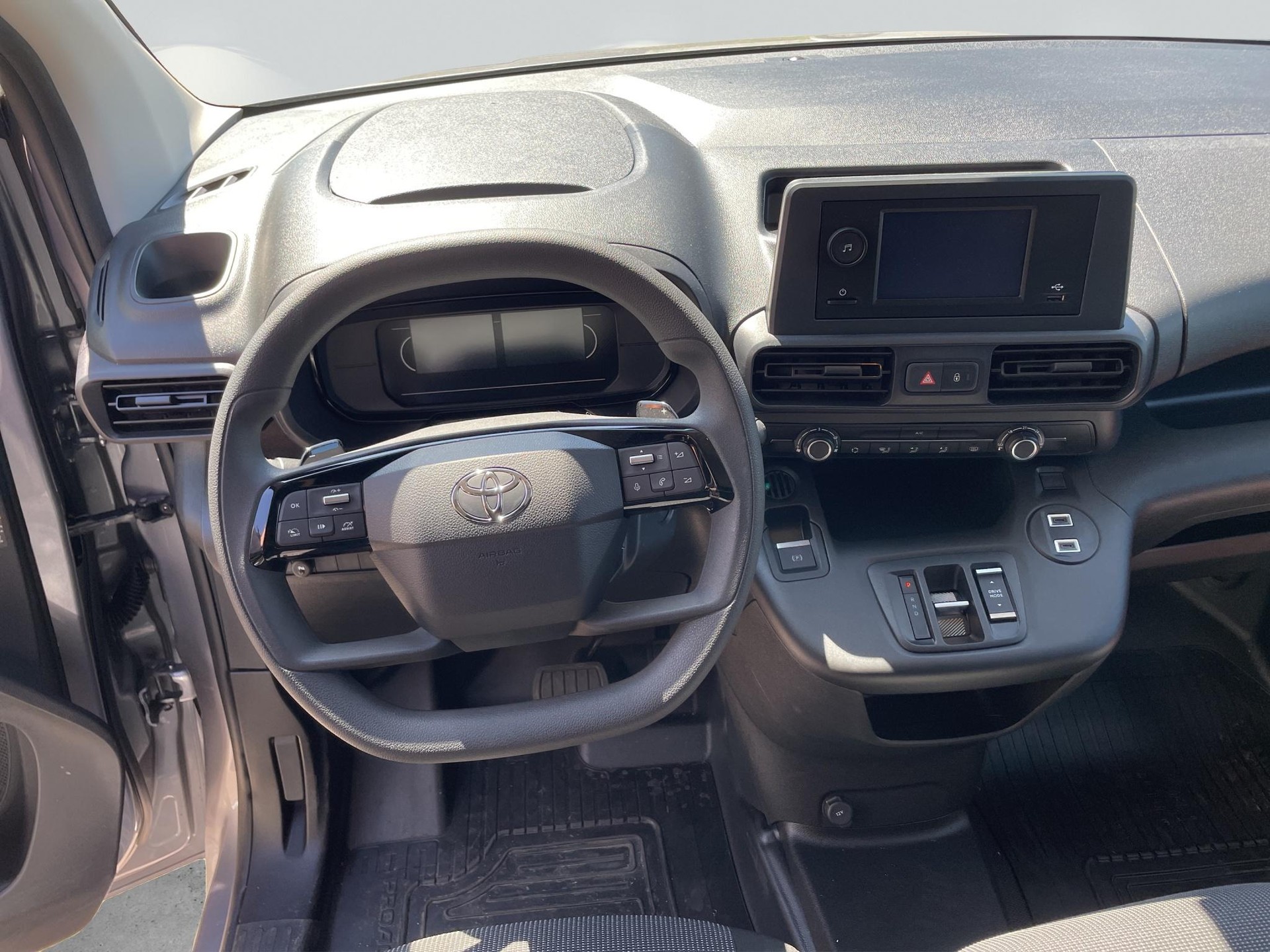 TOYOTA PROACE CITY Van L1 52KWh Active-image-11