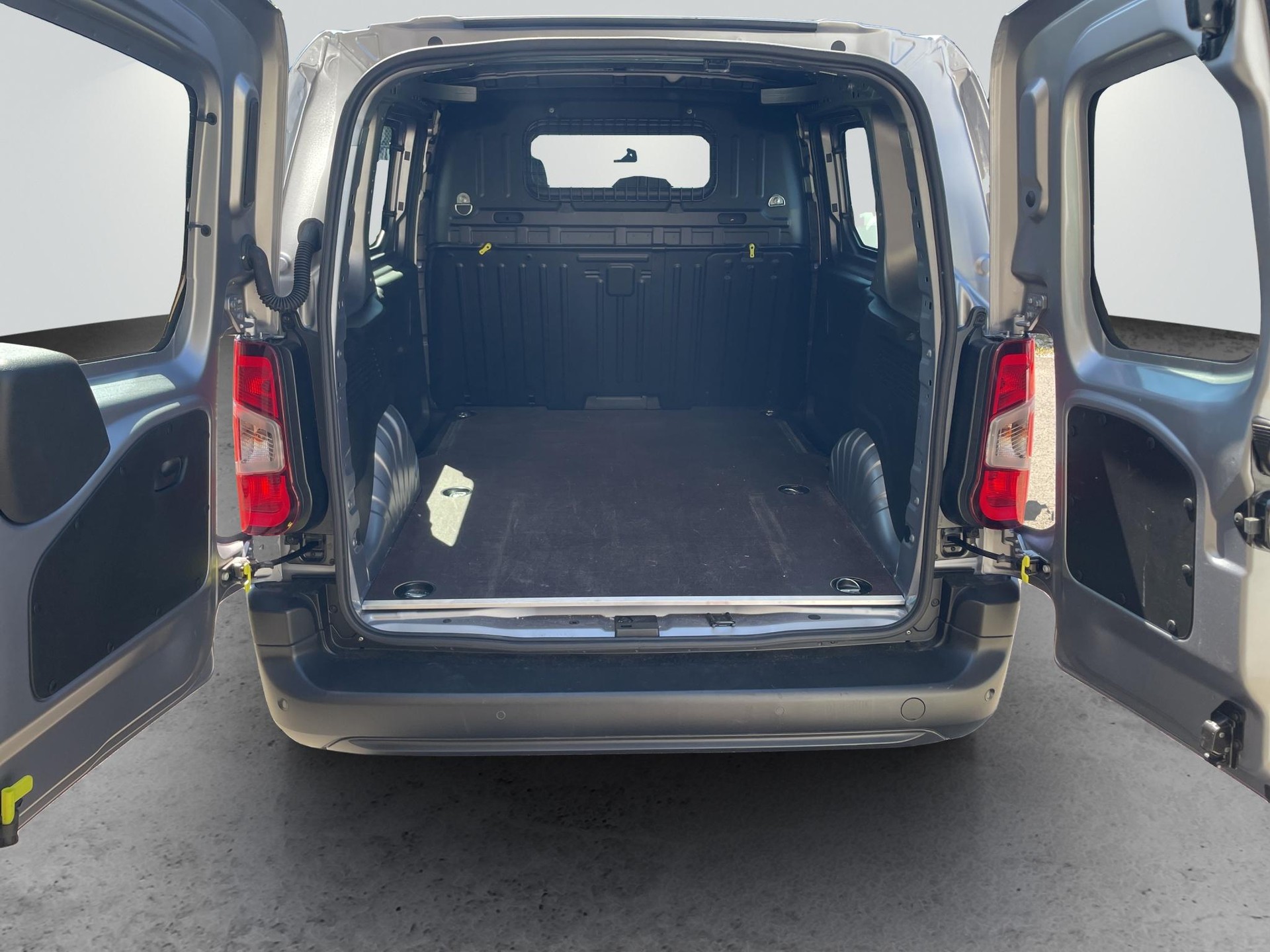 TOYOTA PROACE CITY Van L1 52KWh Active-image-13