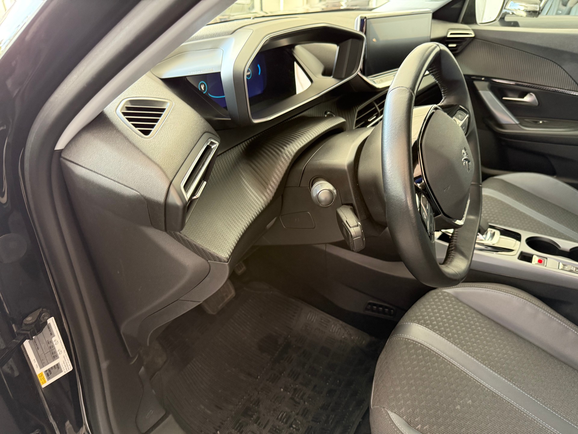 PEUGEOT 2008 e Allure Pack-image-7