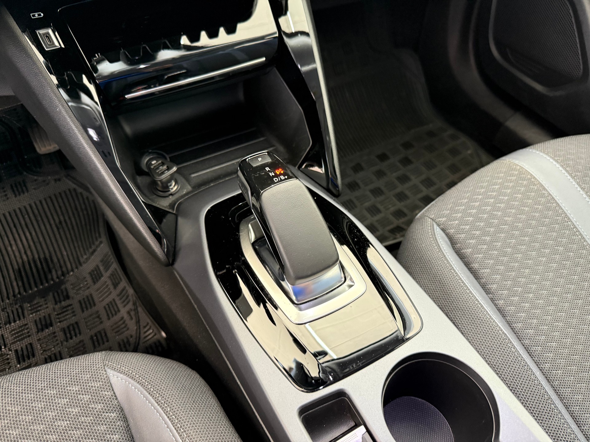 PEUGEOT 2008 e Allure Pack-image-8