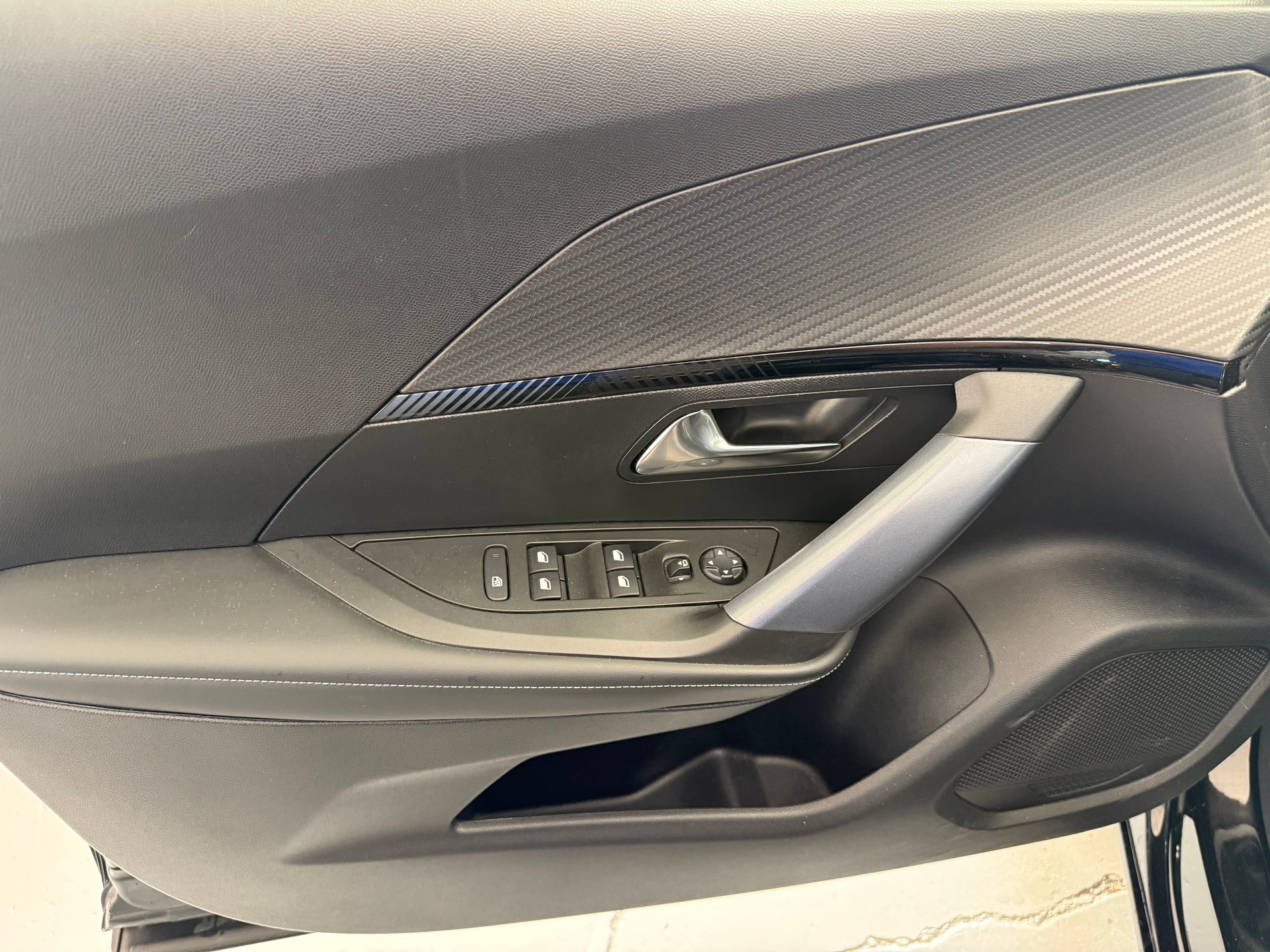 PEUGEOT 2008 e Allure Pack-image-4