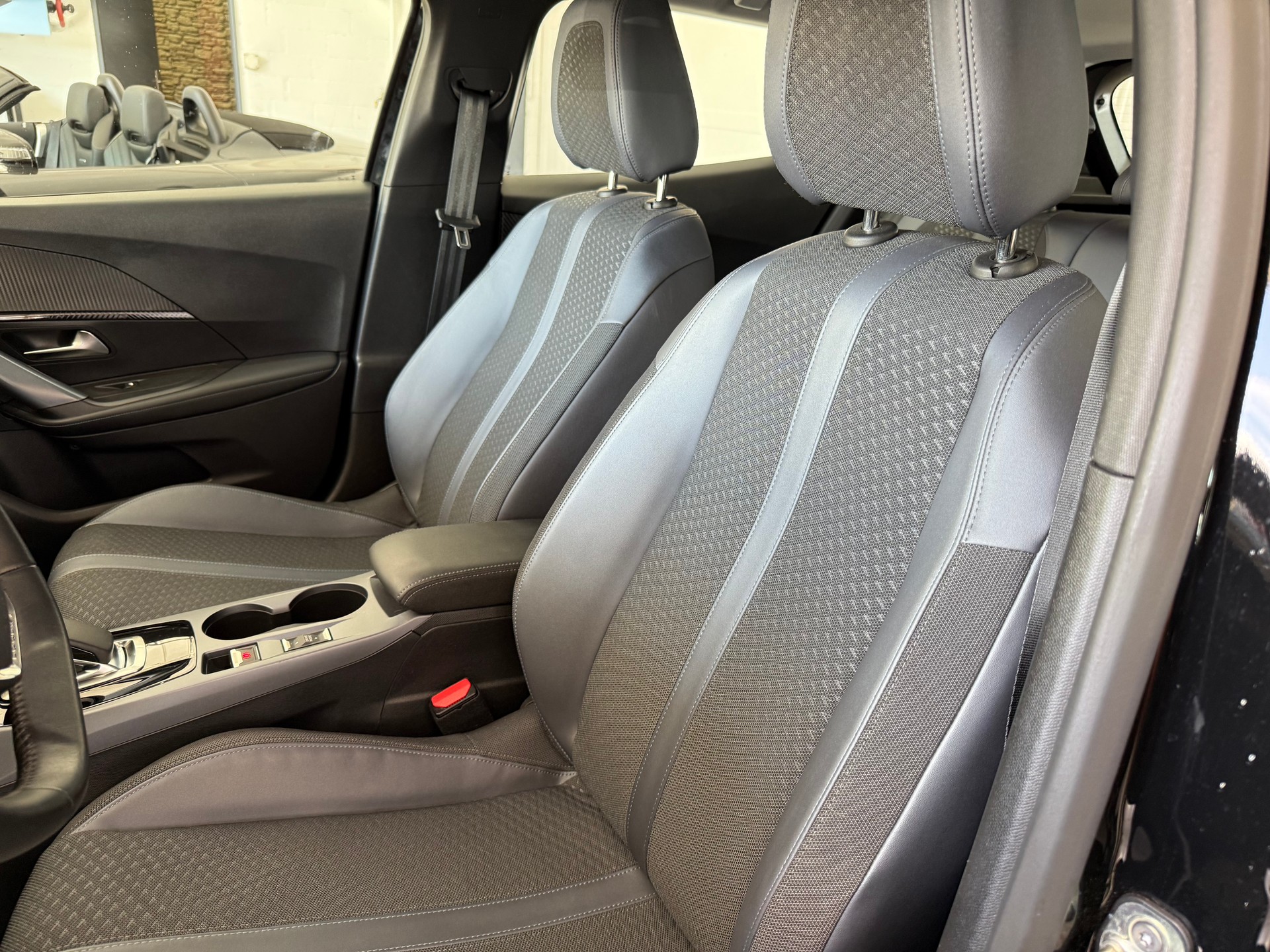 PEUGEOT 2008 e Allure Pack-image-5